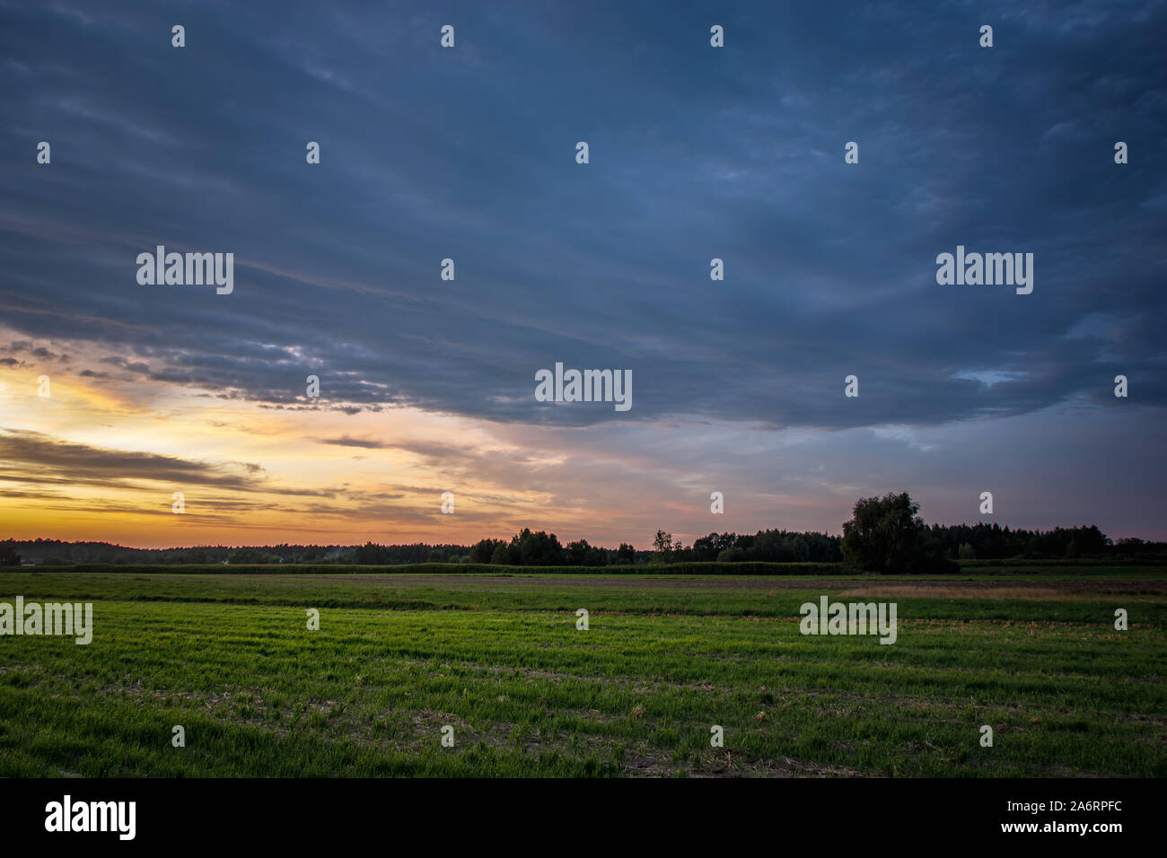 Dark blue sky sunset clouds hi-res stock photography and images - Alamy