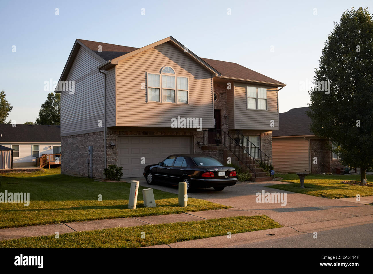 Car parked in driveway new hi-res stock photography and images - Alamy
