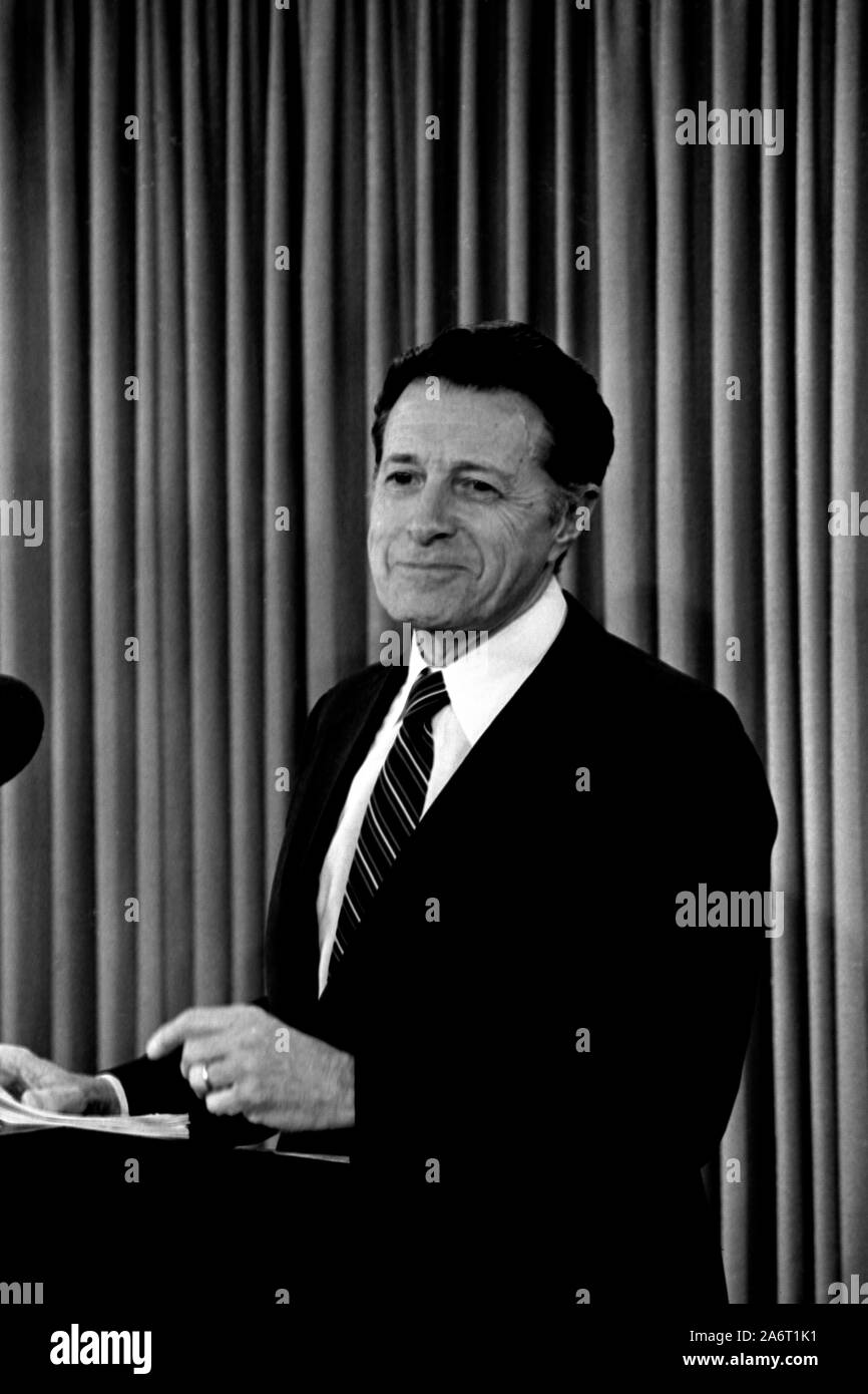 Arlington Virginia, USA, January 31, 1984. Secretary of Defense Caspar Weinberger responds to questions from reporters during a budget news conference in the Pentagon briefing room Credit: Mark Reinstein / MediaPunch Stock Photo