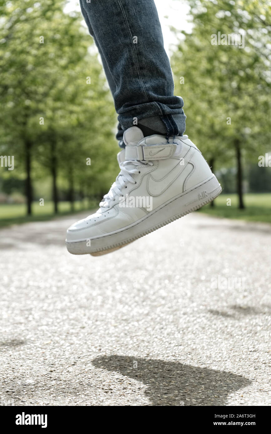 Off white nike air force 1 hi-res stock photography and images - Alamy