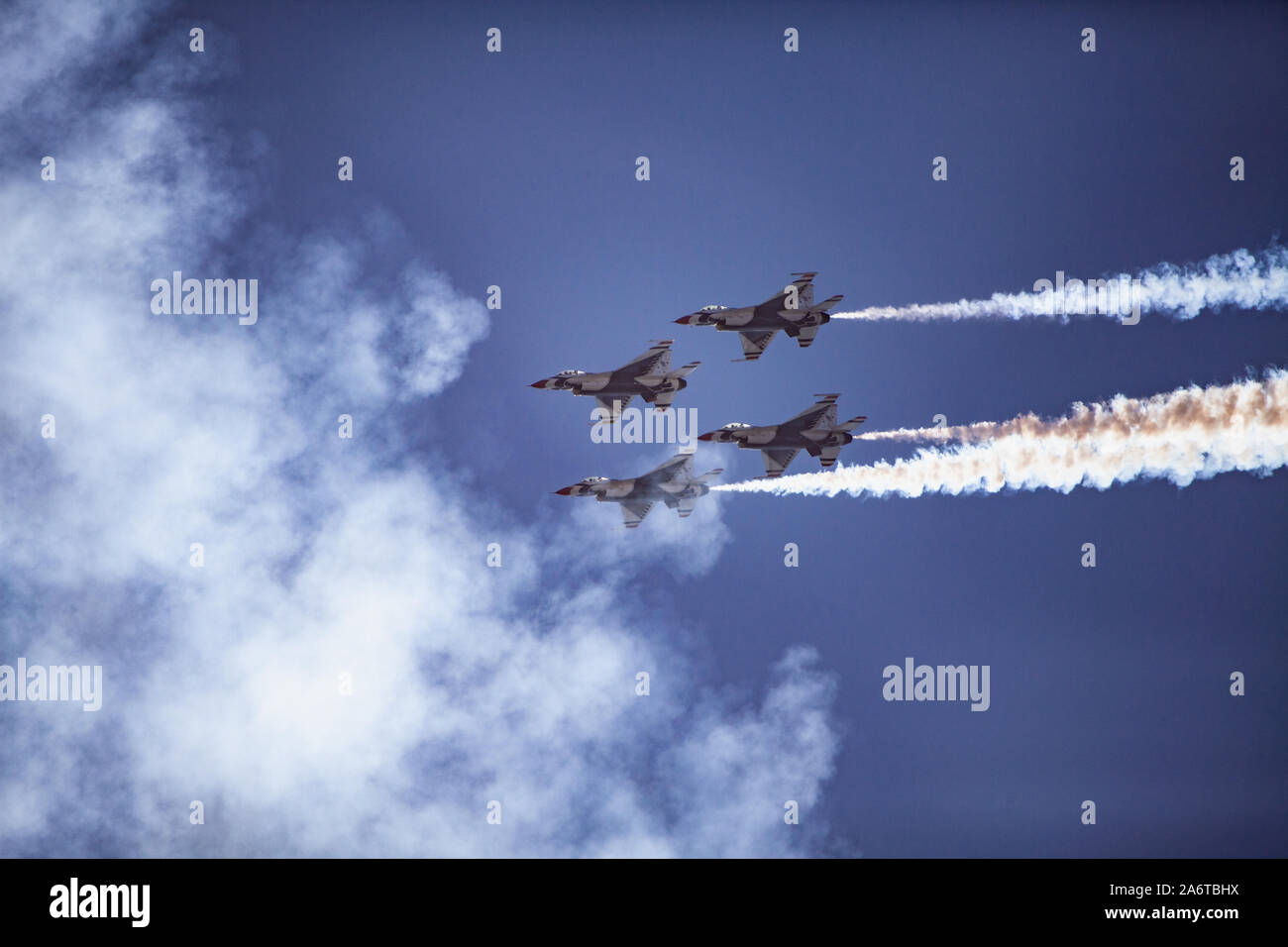 usaf thunderbirds flying at great pacific air show Stock Photo Alamy
