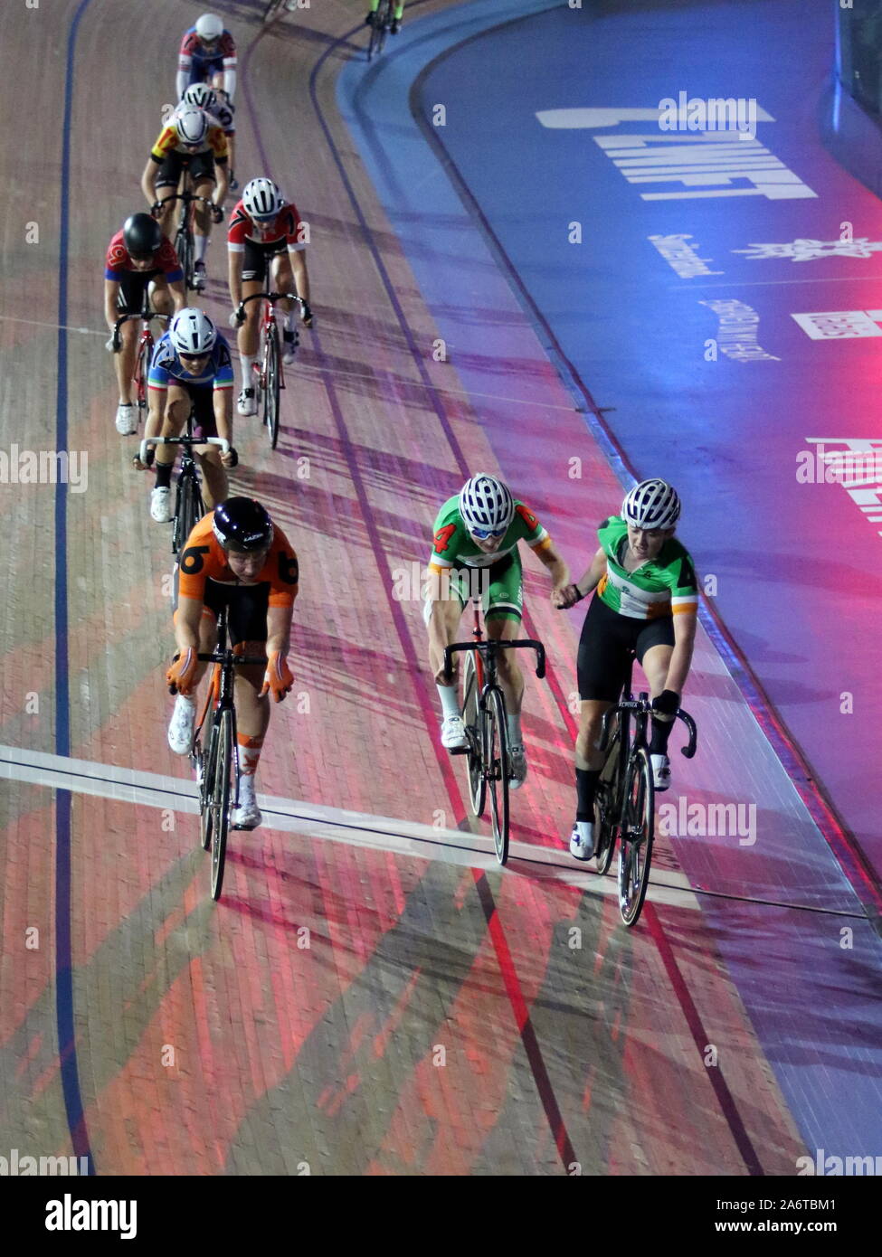 Lee Valley Velodrome - LONDON, UK. 27th October 2019. Women's Final Chase (20km) during day 6 of the Six Day London cycling event. Stock Photo