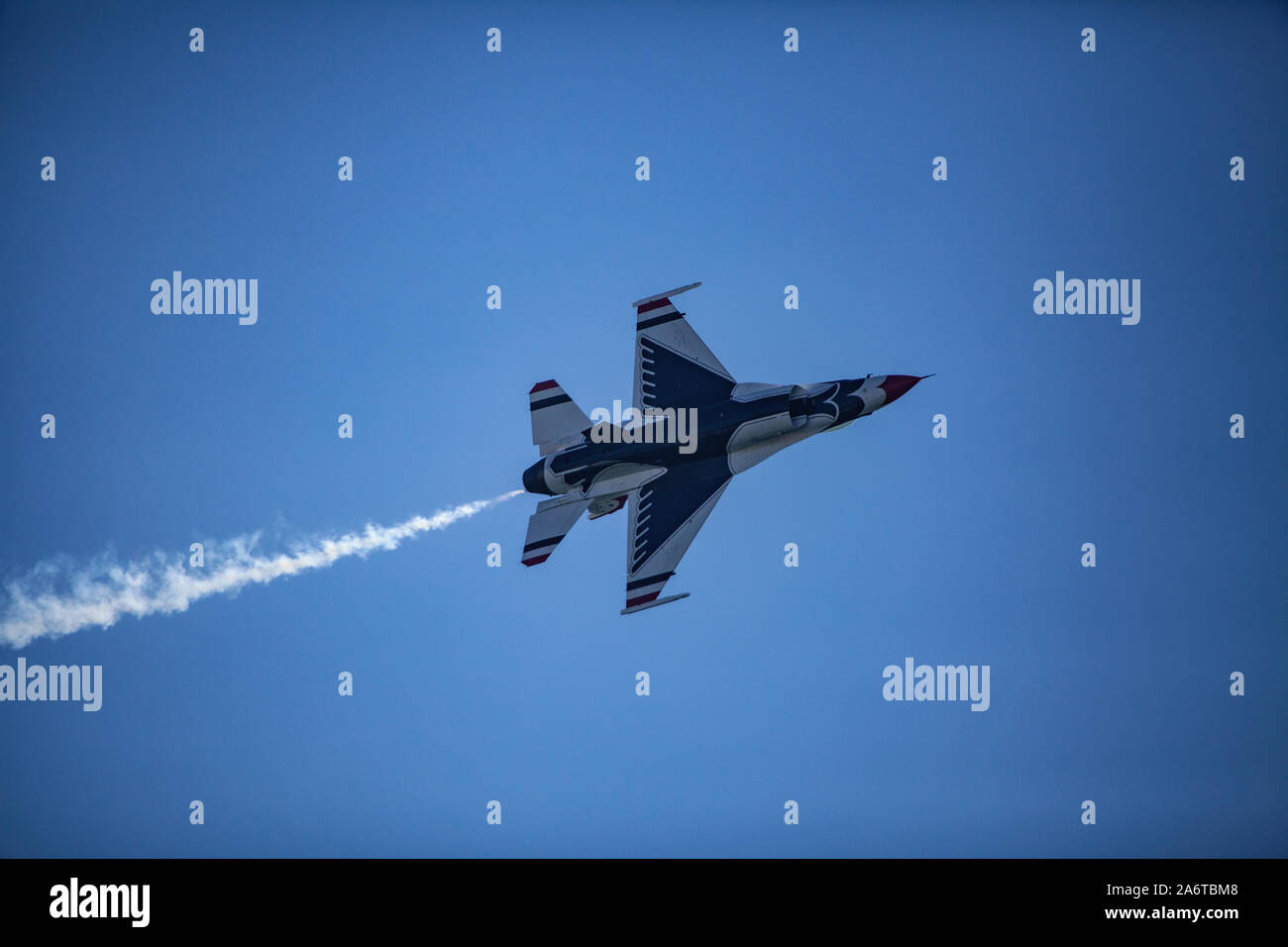 usaf thunderbirds flying at great pacific air show Stock Photo Alamy