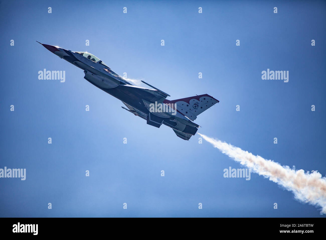 usaf thunderbirds flying at great pacific air show Stock Photo Alamy