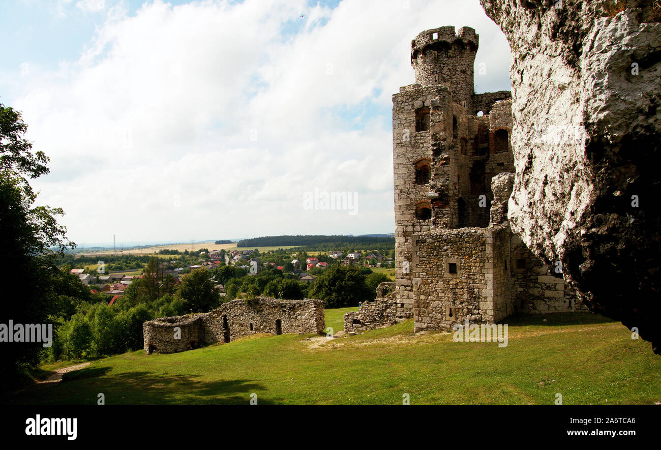 A unique historic castle in Poland, Ogrodzieniec Castle Poland, huge