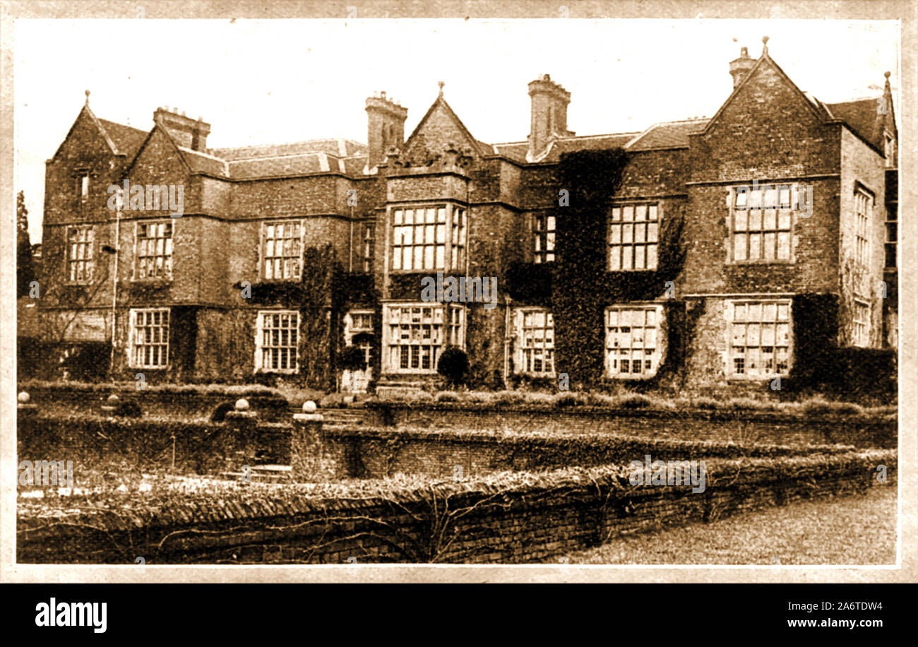 A vintage circa 1940 photograph of Chequers, or Chequers Court,  the country residence of the Prime Minister of the United Kingdom near Ellesborough, Buckinghamshire, It was  built by William Hawtrey   around 1565. It was   Chequers was given to the nation as a country retreat for the serving Prime Minister under the Chequers Estate Act 1917.  During WWI it served as a military hospital Stock Photo