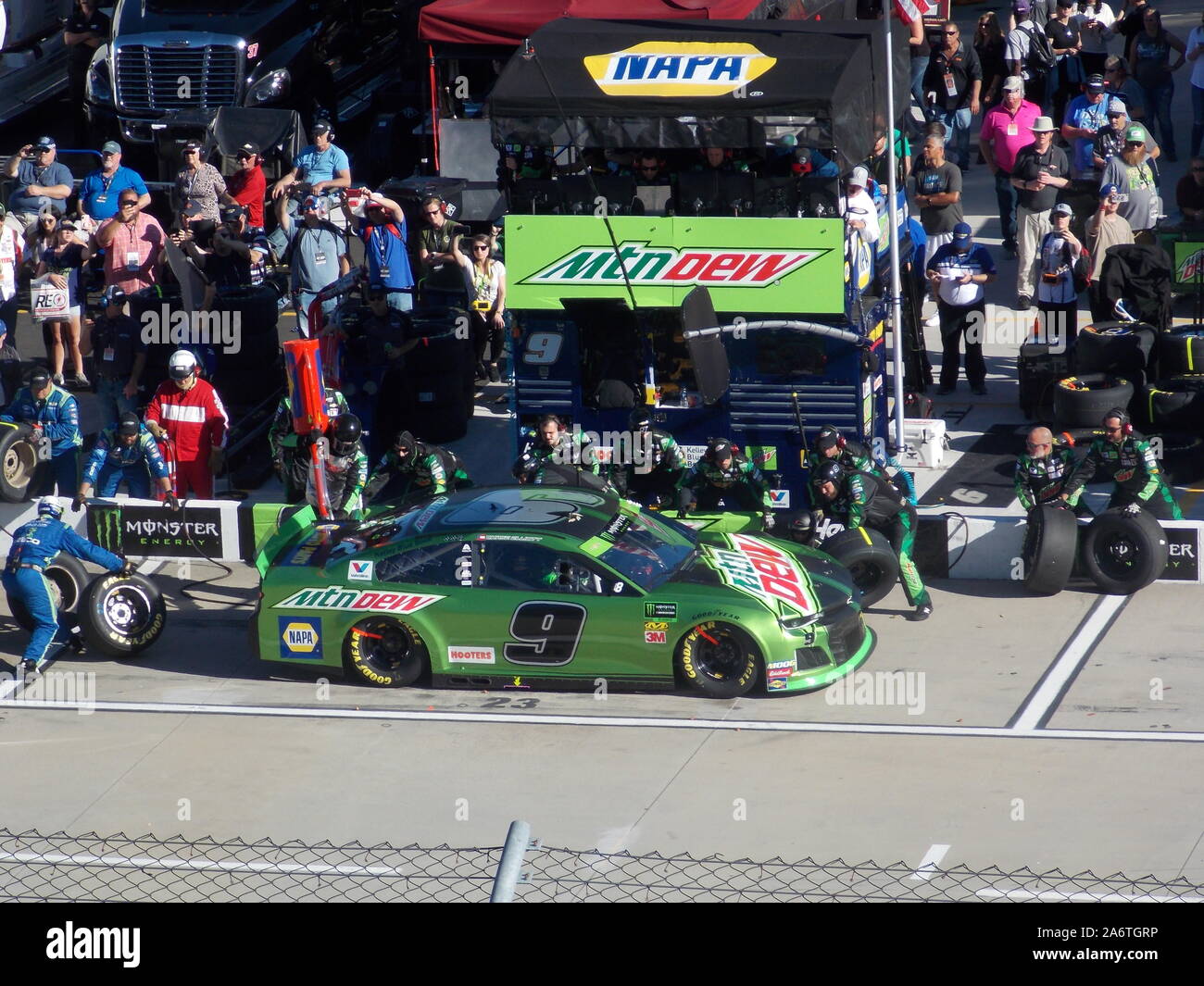Chase Eliot Pit Stop Nascar Stock Car Racing at Martinsville Speedway Virginia Stock Photo