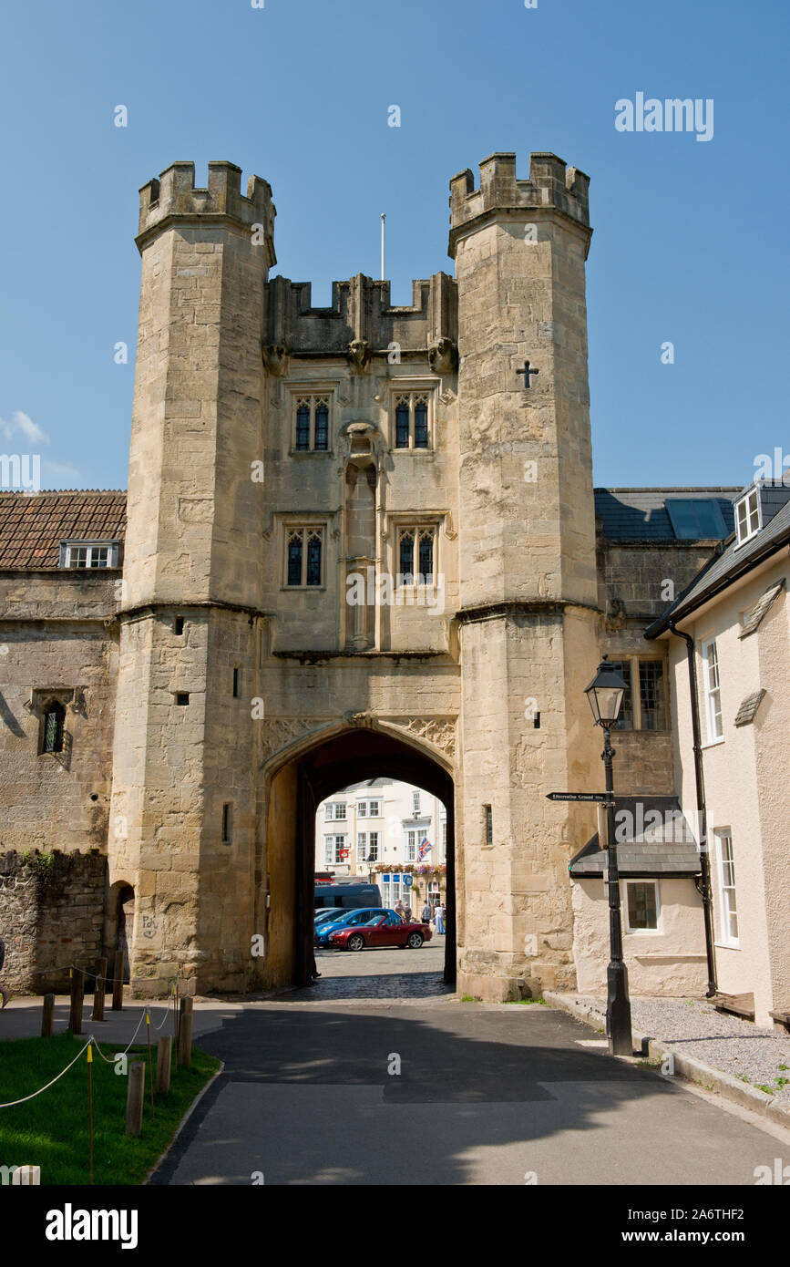 Old Gatehouse. Wells Cathedral, Somerset, England Stock Photo