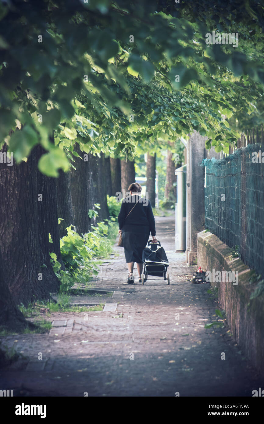 Lonely old woman hi-res stock photography and images - Alamy