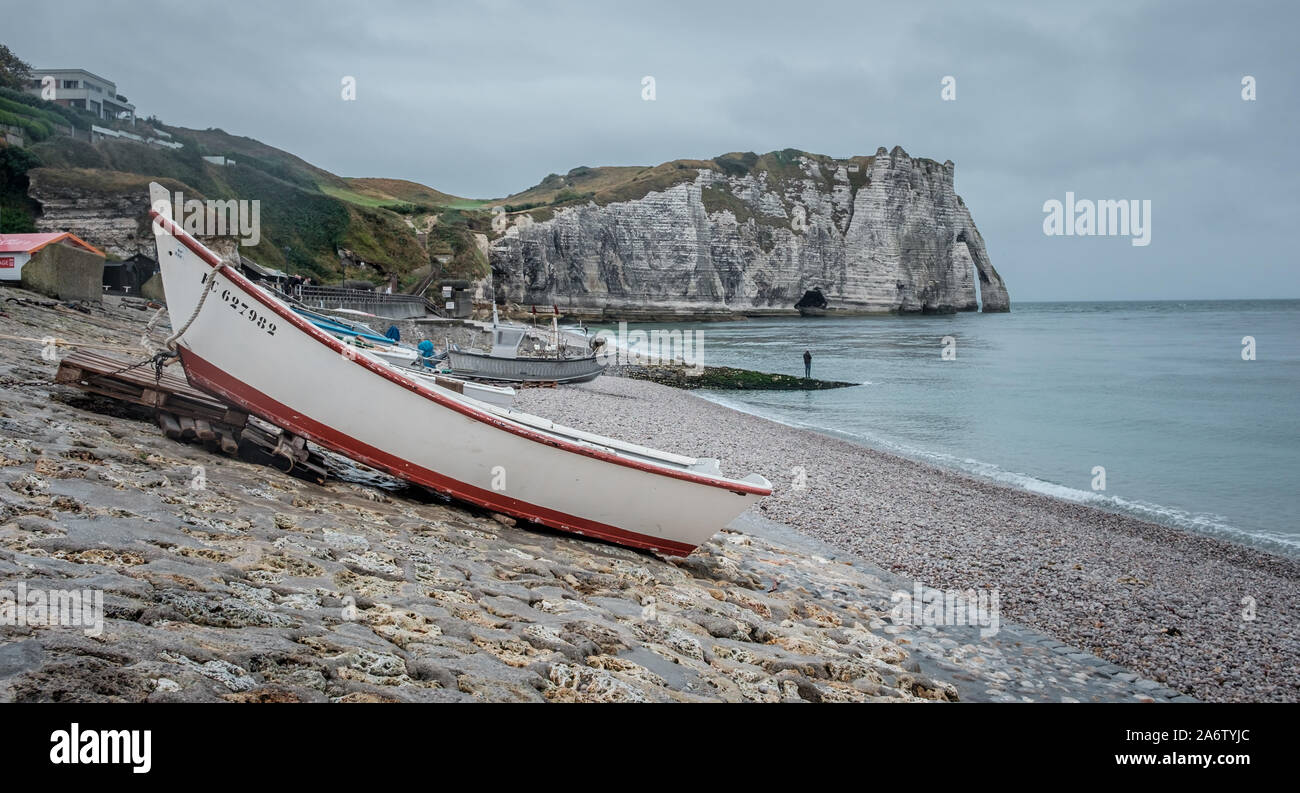Boats on the beach of Etretat in Normandy Stock Photo - Alamy