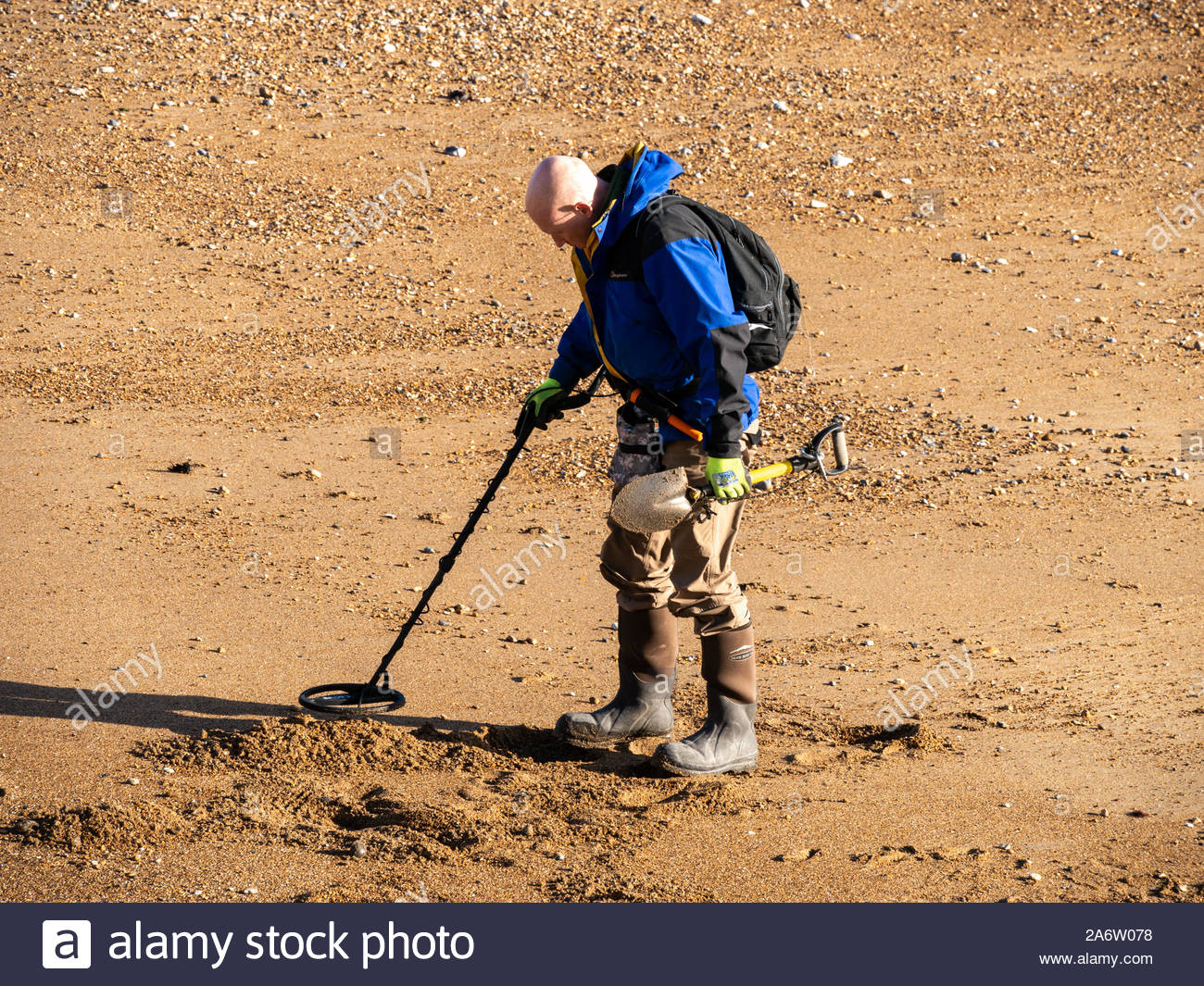 Man Metal Detecting High Resolution Stock Photography and Images Alamy