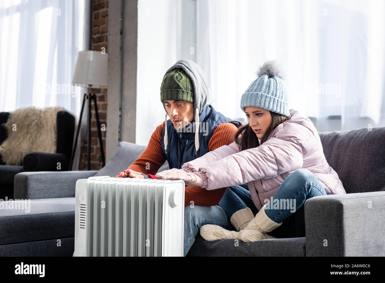 Уютного вечера. Теплые уютные носочки. Уют и тепло. Тепло можно создать. Уютный зимний интерьер.