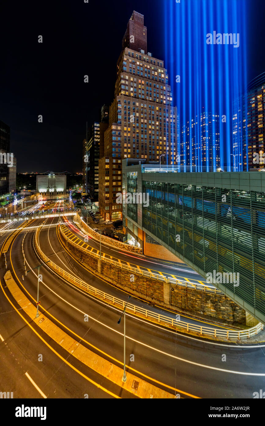 A NYC Tribute In light - View to one of the light installation of the 911 memorial as well as the entrance to the Brooklyn Battery Tunnel, in Battery Stock Photo