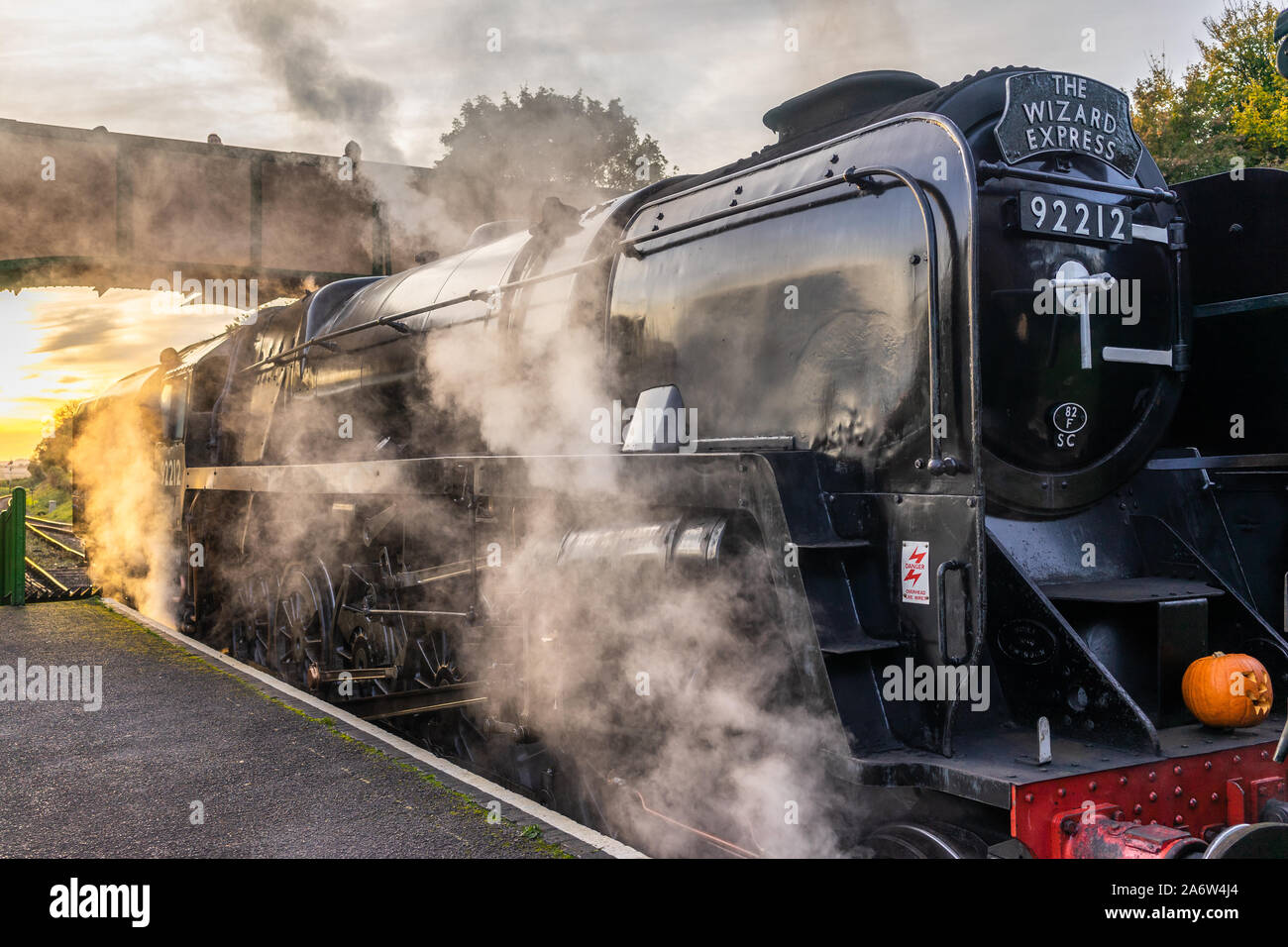 The Wizard Express Steam Locomotive 92212 at Ropley station, Watercress Line, Ropley, Hampshire Stock Photo