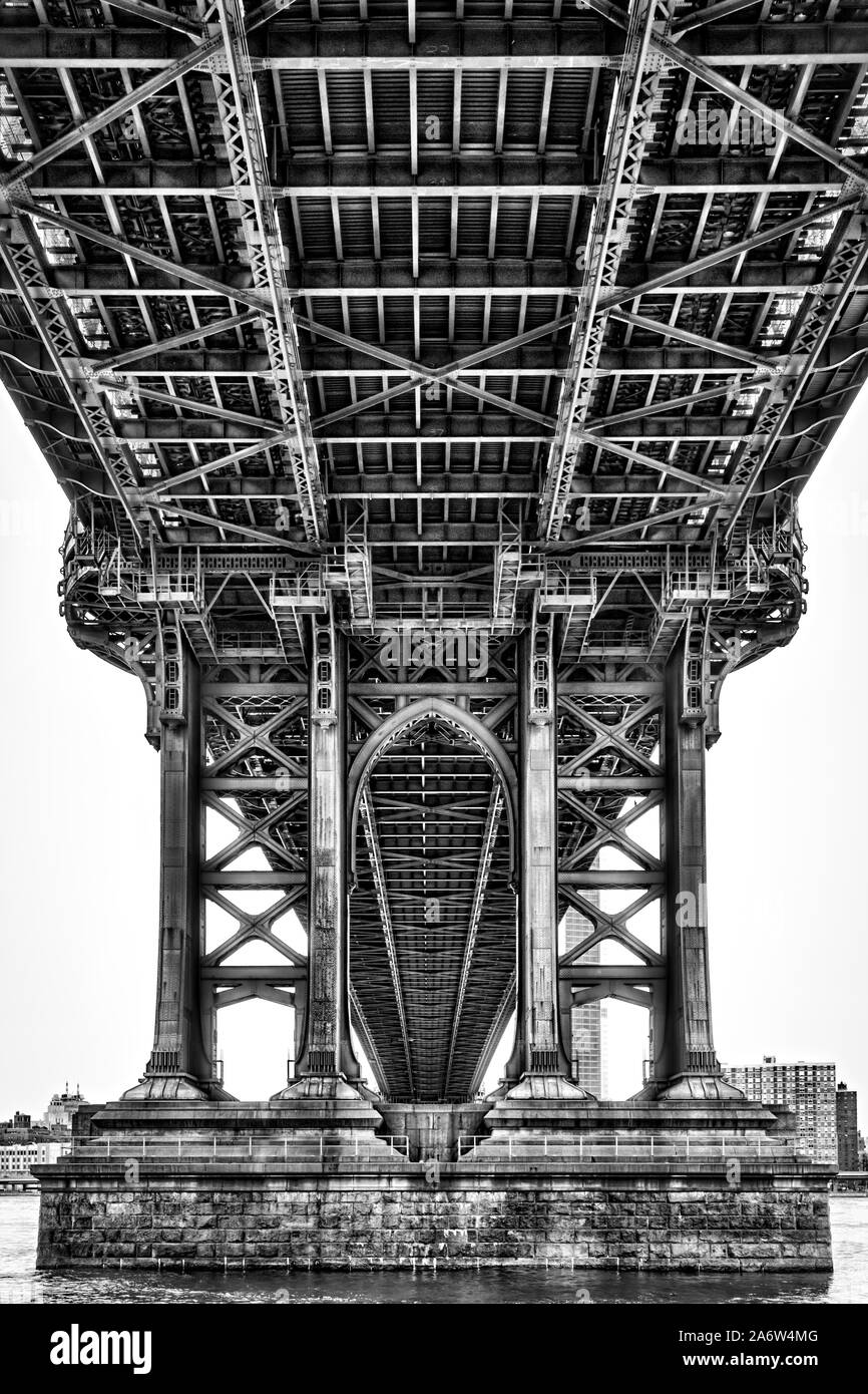 Under The Manhattan Bridge - View to one of the stanchions and the underside section of the iconic, Manhattan Bridge in lower Manhattan, NYC Stock Photo