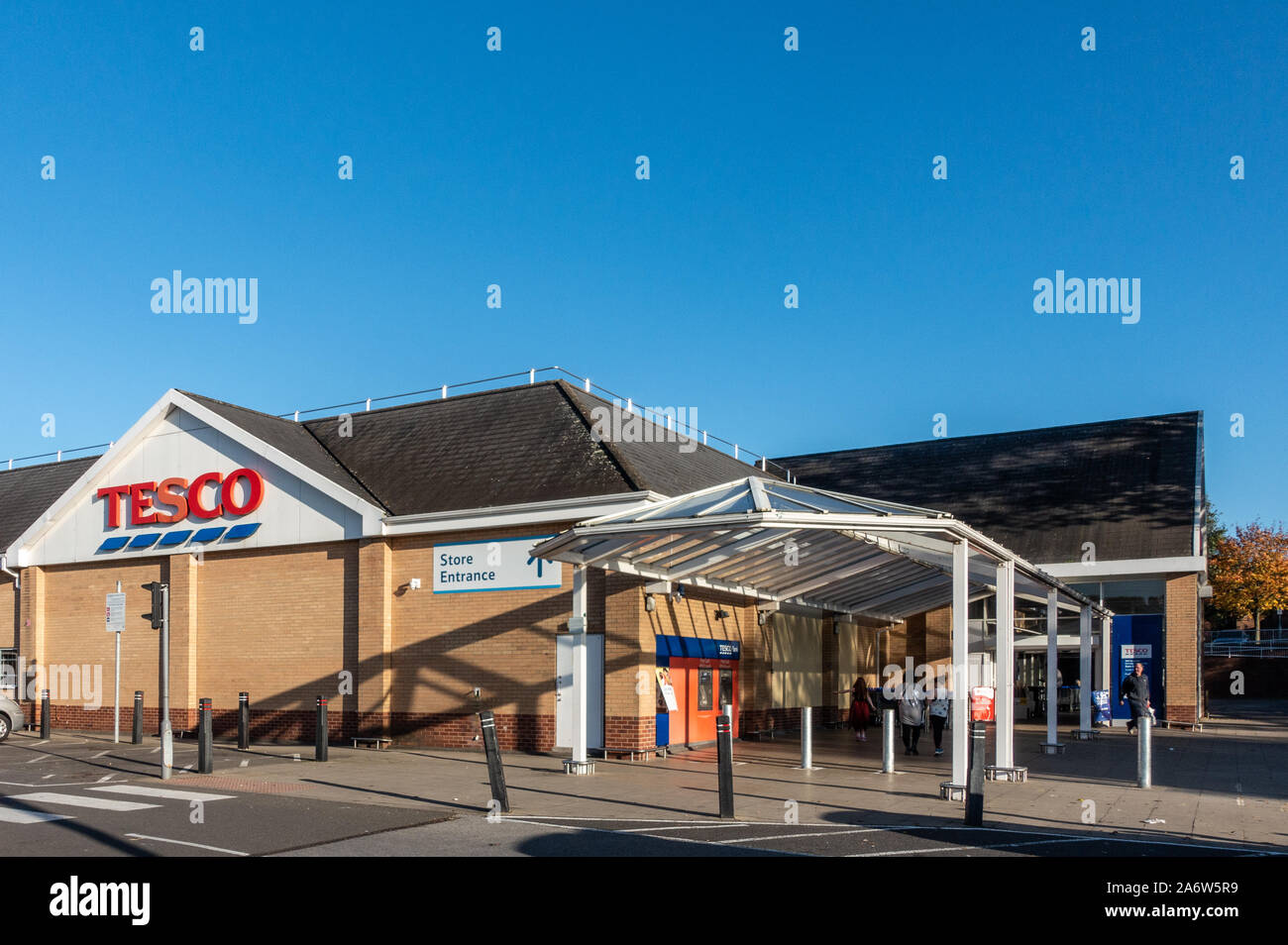 Tesco store front hires stock photography and images Alamy