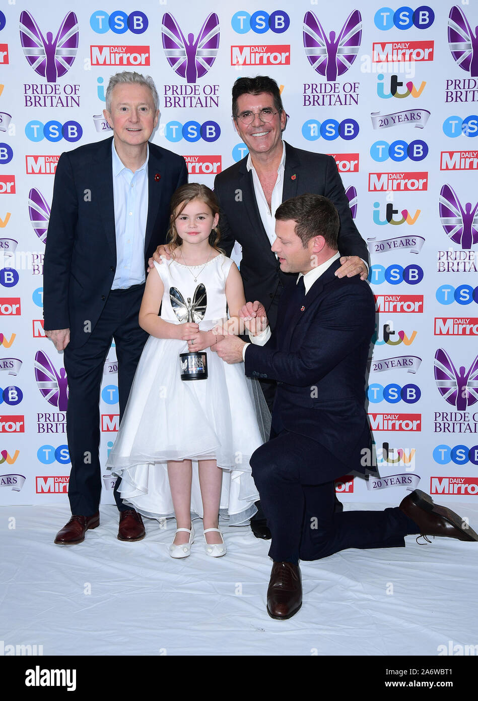 JaydeeLee Dummett with her Child of Courage award poses with Louis