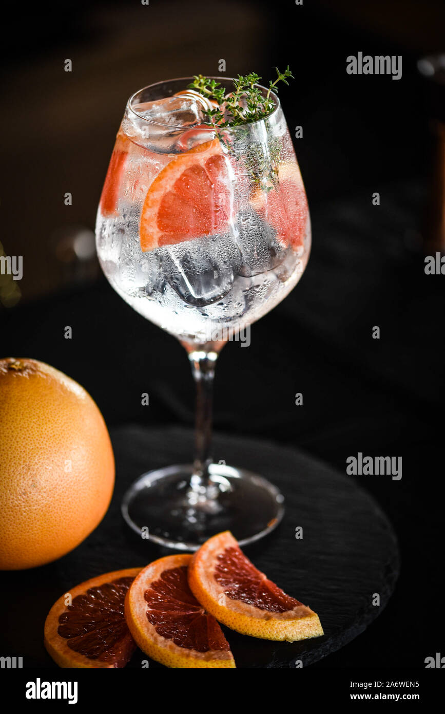 fresh gin tonic beverage with fruits & spices Stock Photo Alamy