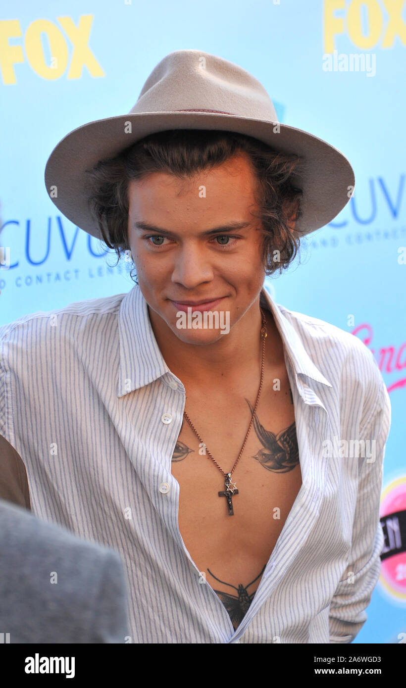 Styles Teen Harry Awards at 11) Choice (August Miley Cyrus