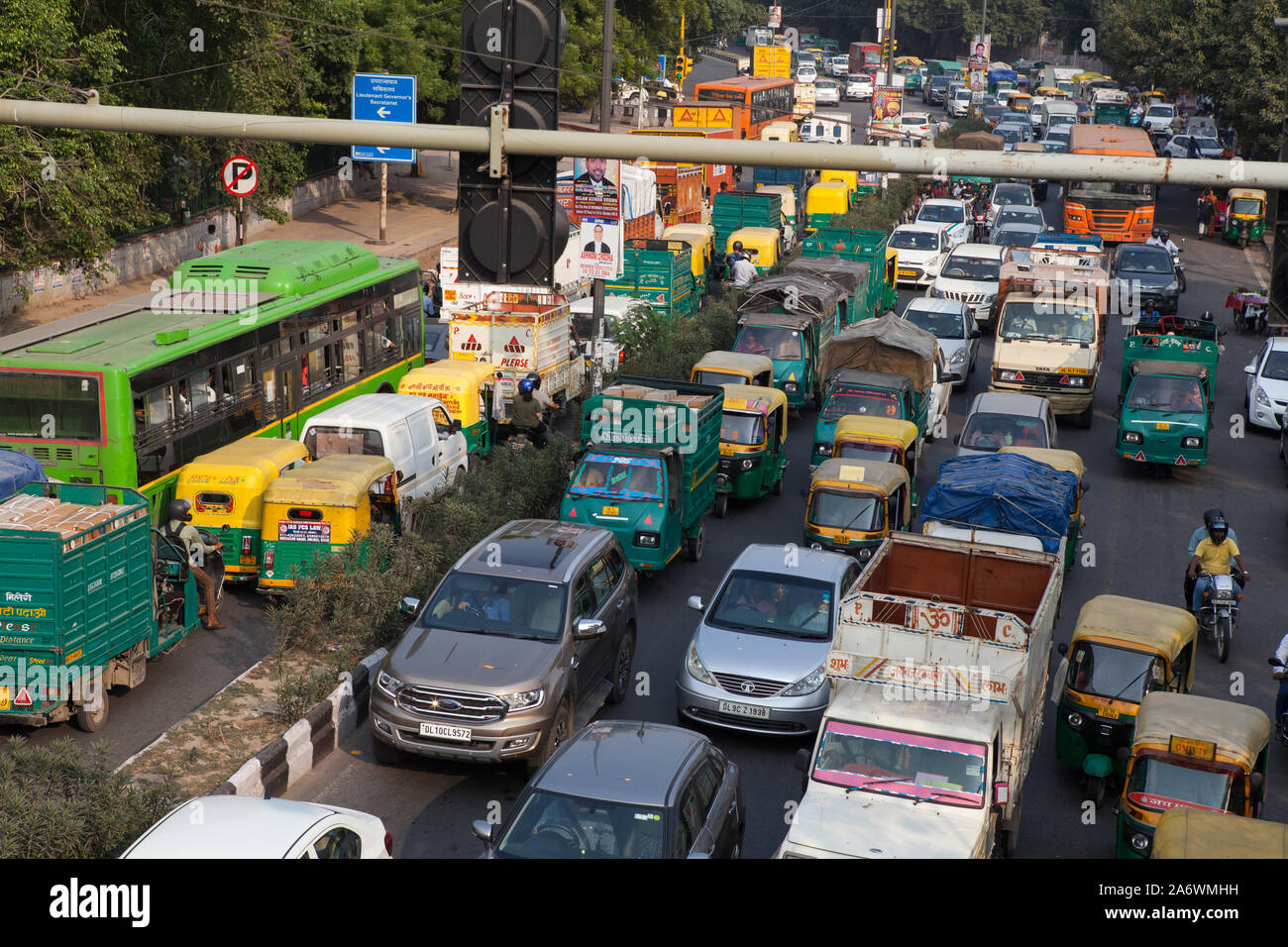 Traffic congestion in the Tis Hazari district of Delhi, India Stock Photo