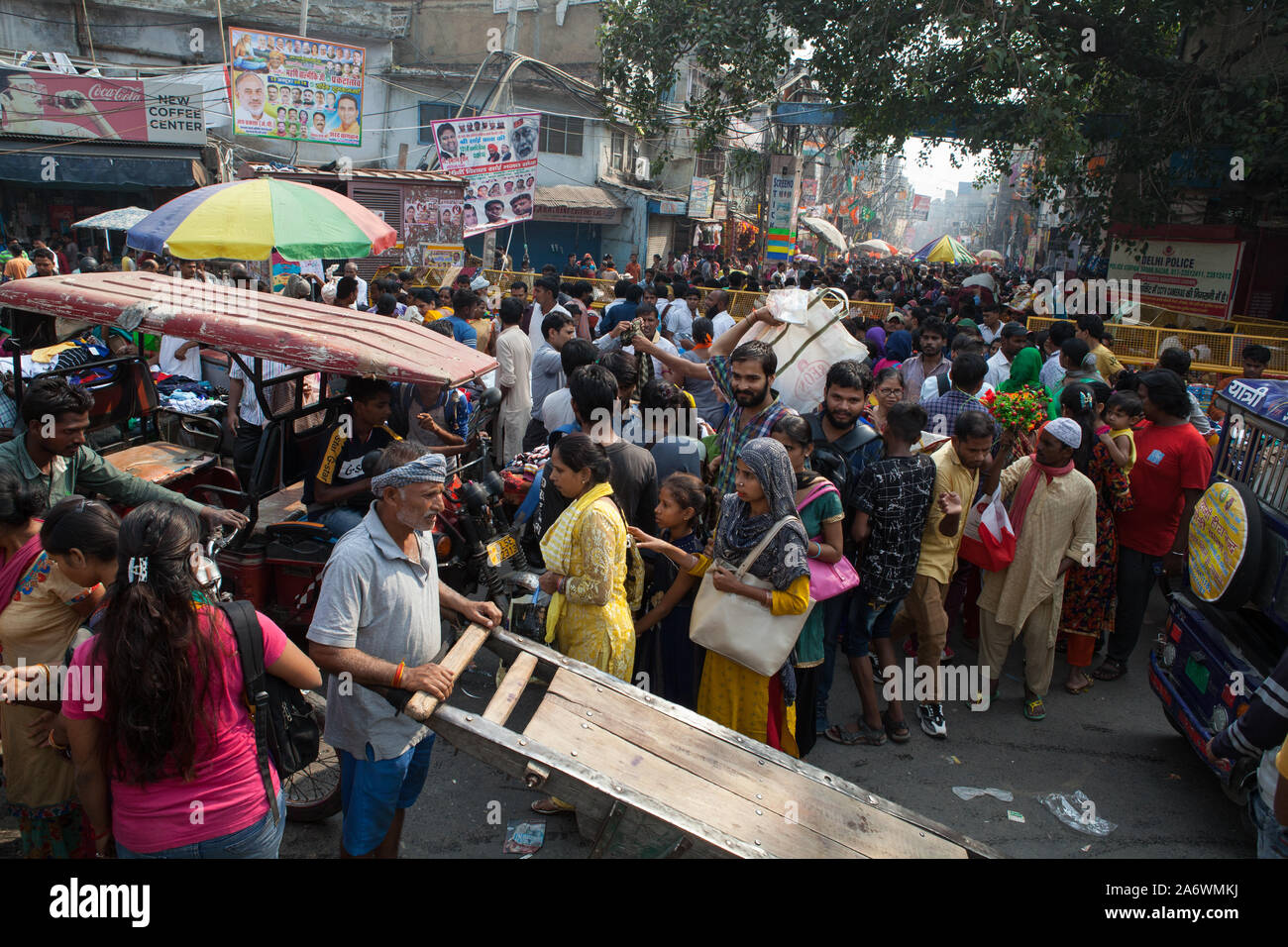 Pedestrians And Traffic Congest The Streets N The Sadar Bazar District ...