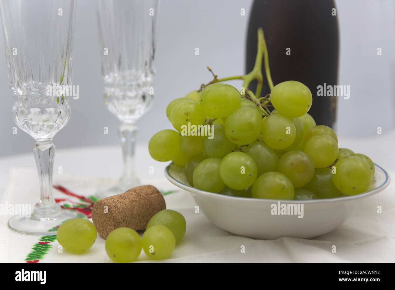12 grapes tradition hires stock photography and images Alamy