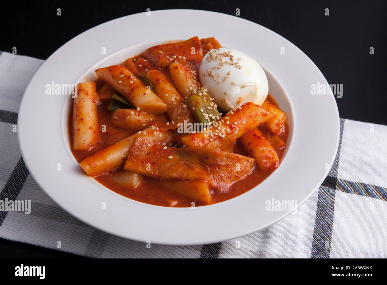 Korea street food Tteokbokki (spicy rice cake Stock Photo Alamy