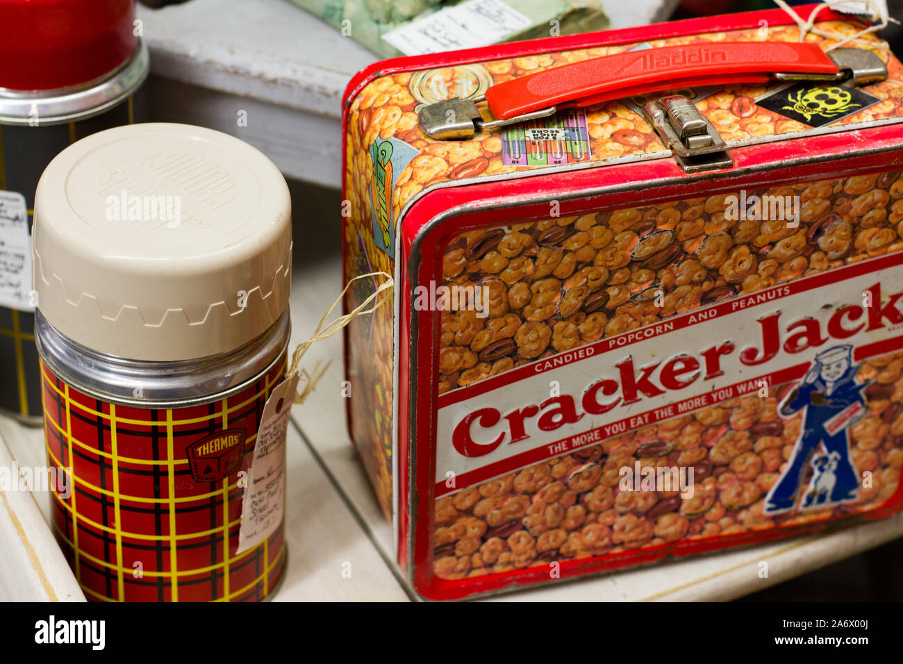 https://c8.alamy.com/comp/2A6X00J/thorp-washington-usa-august-12-2018-vintage-cracker-jack-lunch-box-and-thermos-for-sale-in-an-antique-shop-and-fruit-stand-near-ellensburg-2A6X00J.jpg