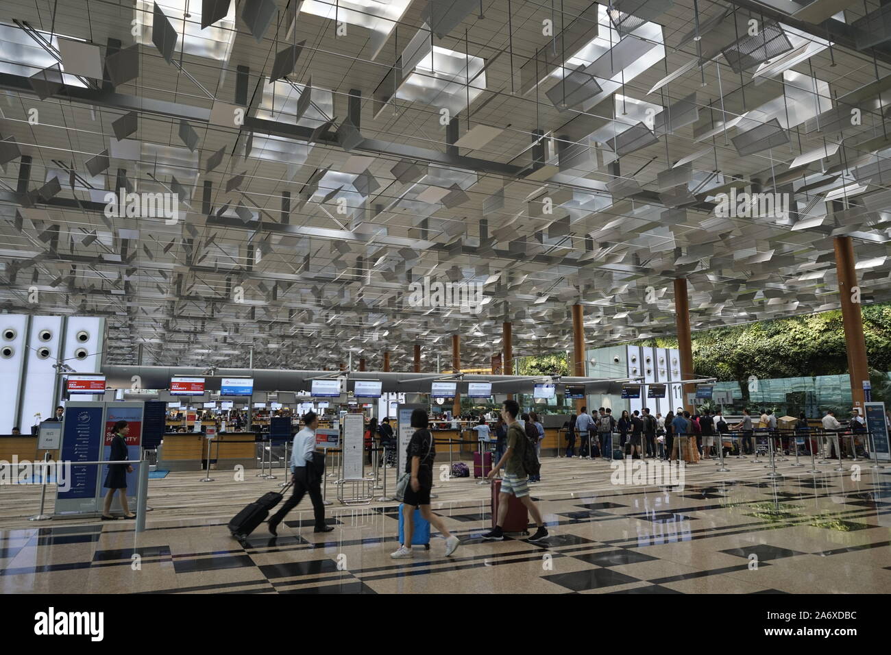 Singapore Changi Airport Terminal 3 - Architecture Details - Passengers  walking and relaxing in departure area Stock Photo - Alamy