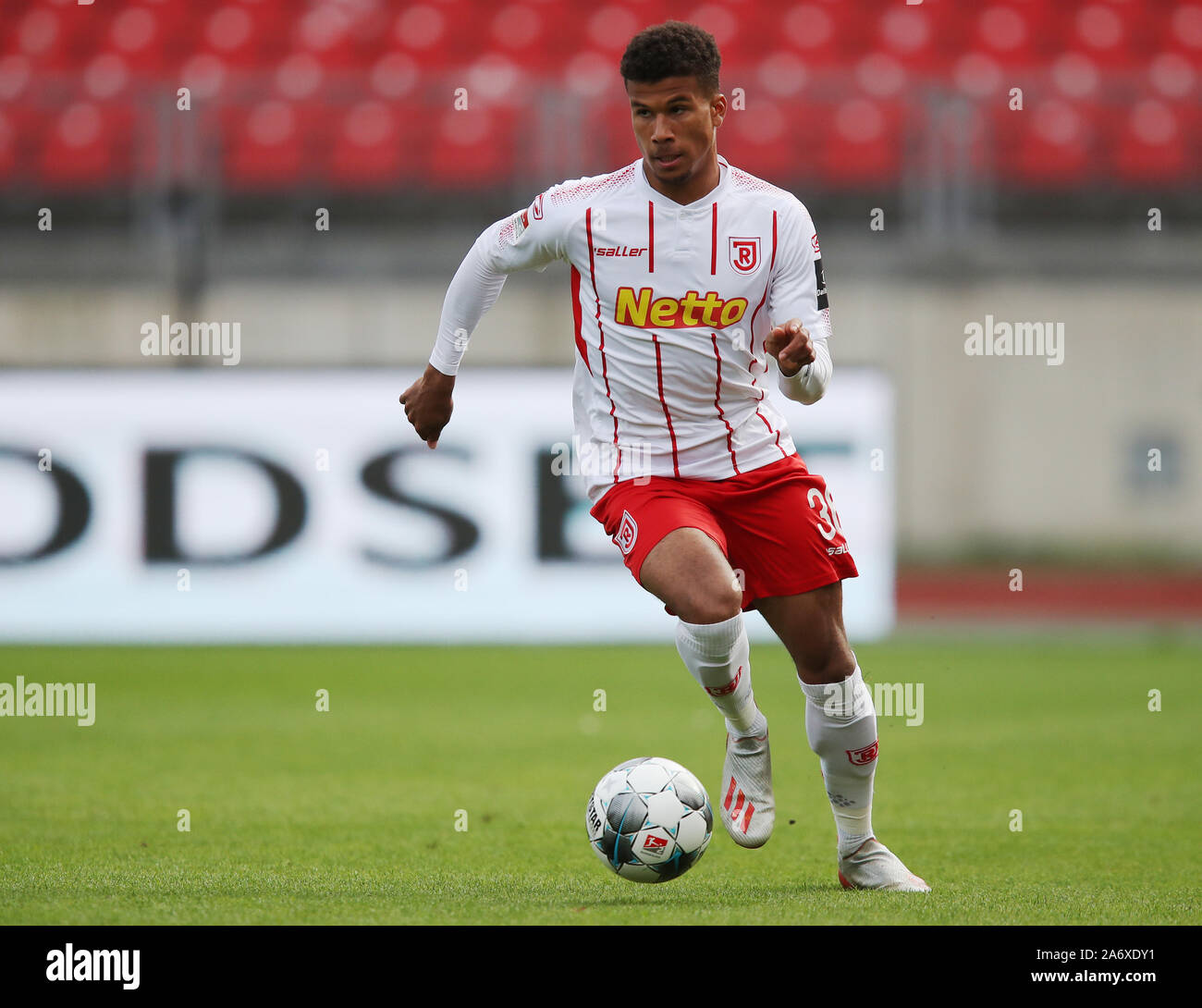 Nuremberg, Germany. 27th Oct, 2019. Soccer: 2nd Bundesliga, 1st FC Nuremberg - Jahn Regensburg, 11th matchday in Max Morlock Stadium. The Regensburg Chima Okoroji plays the ball. Credit: Daniel Karmann/dpa - IMPORTANT NOTE: In accordance with the requirements of the DFL Deutsche Fußball Liga or the DFB Deutscher Fußball-Bund, it is prohibited to use or have used photographs taken in the stadium and/or the match in the form of sequence images and/or video-like photo sequences./dpa/Alamy Live News Stock Photo