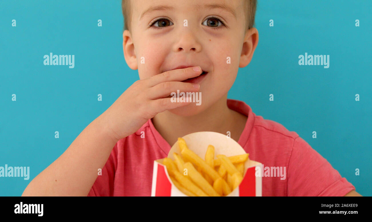 Child eating fish and chips hires stock photography and images Alamy