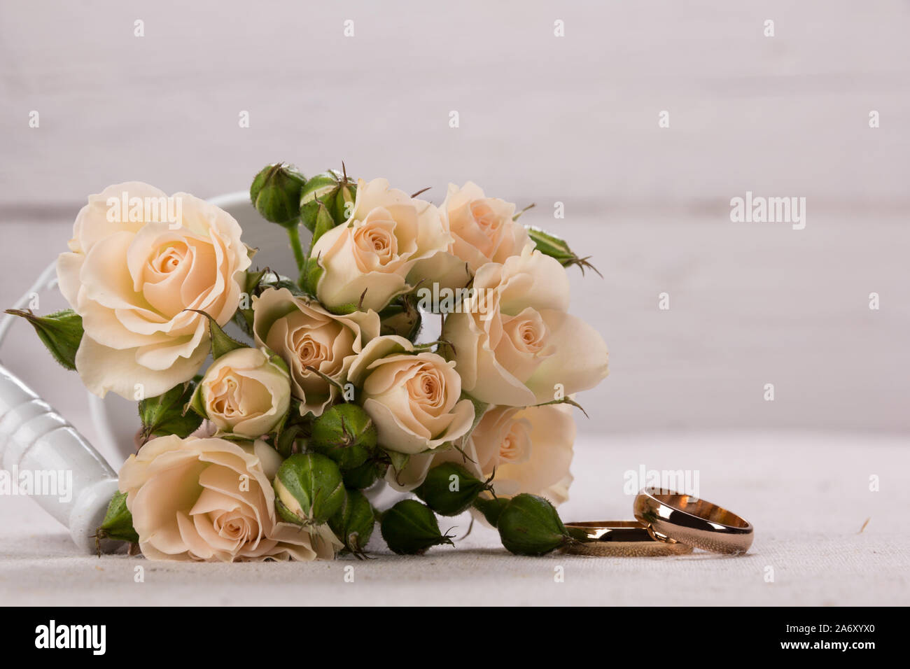 Wedding rings bunch roses hi-res stock photography and images - Alamy