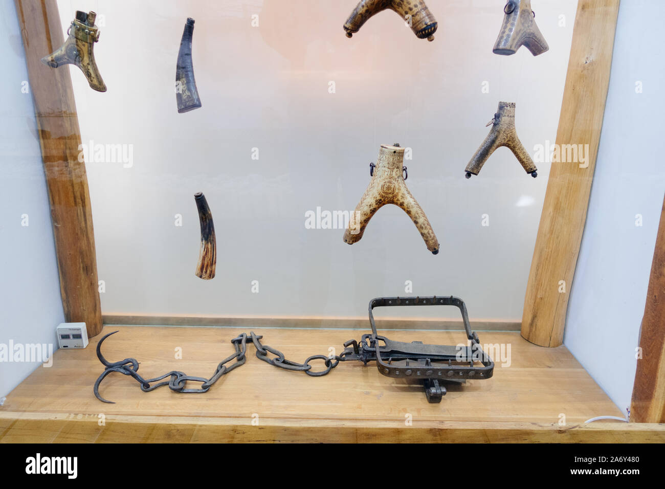 https://c8.alamy.com/comp/2A6Y480/cluj-napoca-romania-25-oct-2019-hunting-tools-in-the-ethnographical-museum-of-transylvania-in-cluj-napoca-romania-2A6Y480.jpg