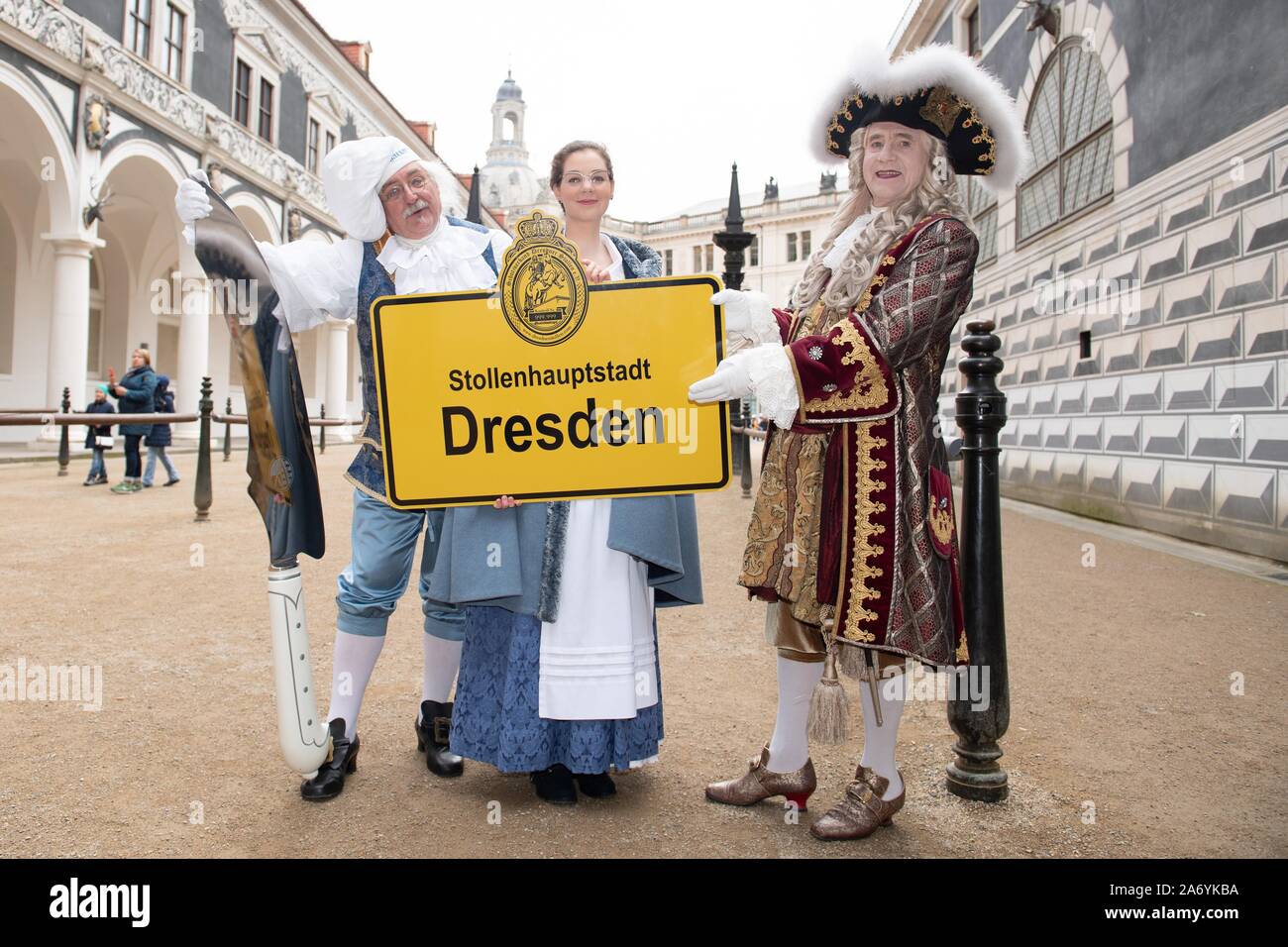 Dresden Germany 29th Oct 19 Andreas Hoffken As Hofbackermeister Zacharias L R The 25th Dresden Stollen Girl