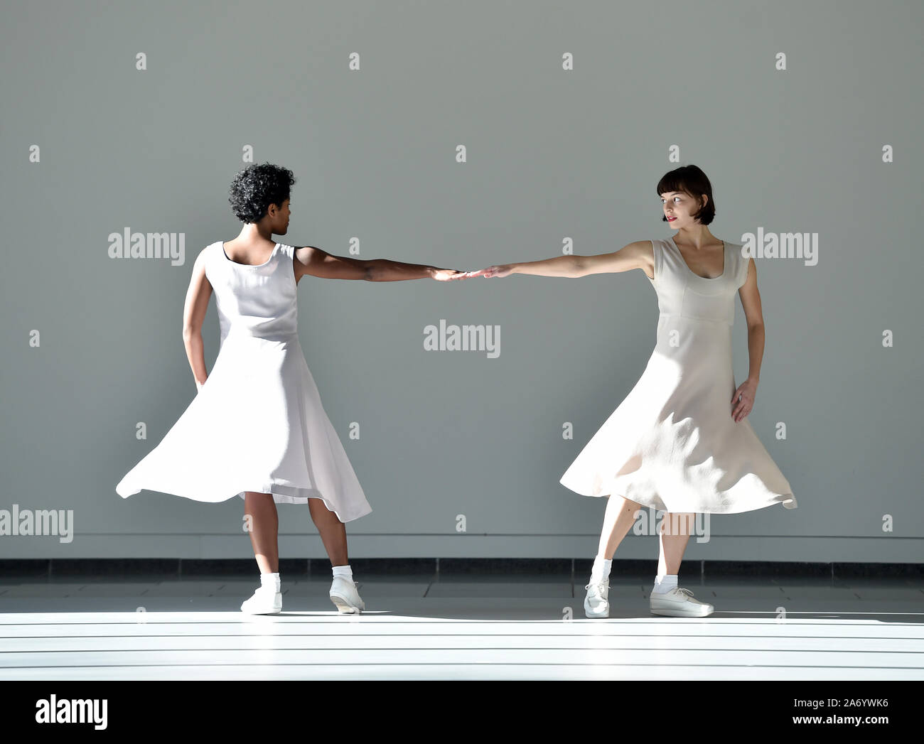 Duesseldorf, Germany. 29th Oct, 2019. The dancers Soa Ratsifandrihana (l)  and Laura Bachmann (r) dance a part of the Four Movements to the Music of Steve  Reich by the Belgian choreographer De