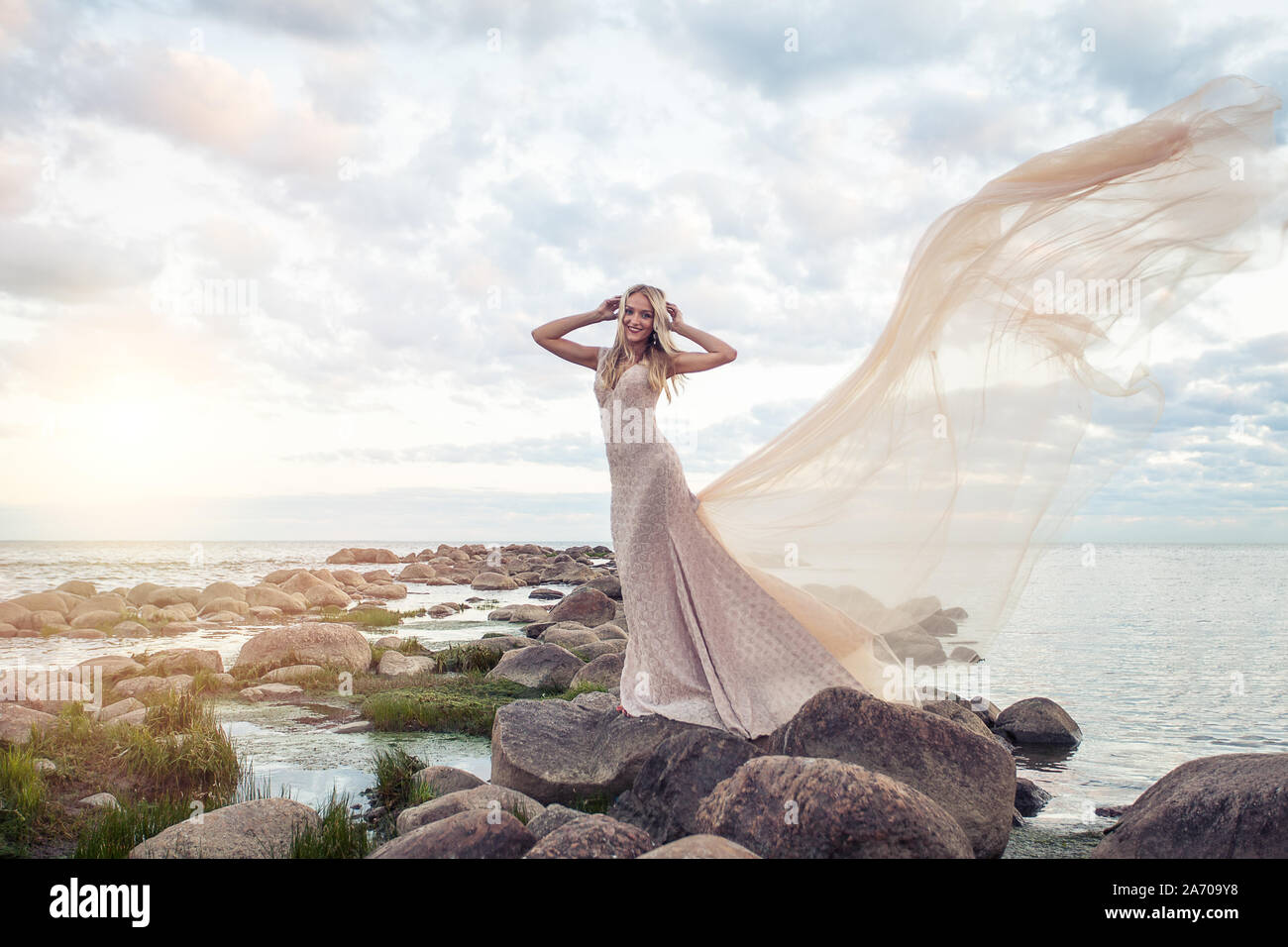 Pretty woman outdoor hi-res stock photography and images - Alamy