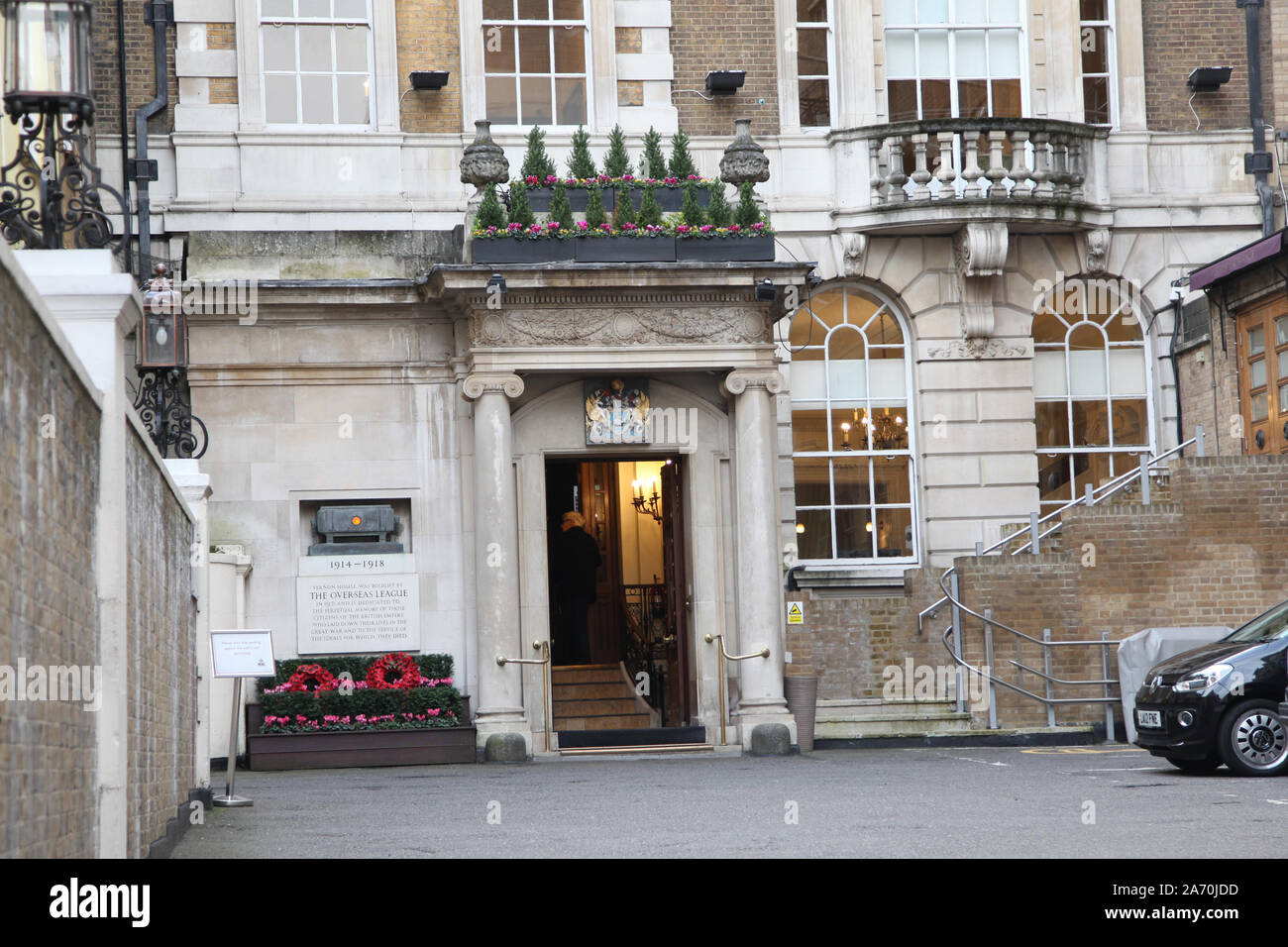 the-royal-over-seas-leagues-rosl-on-park-place-mayfair-london-sw1