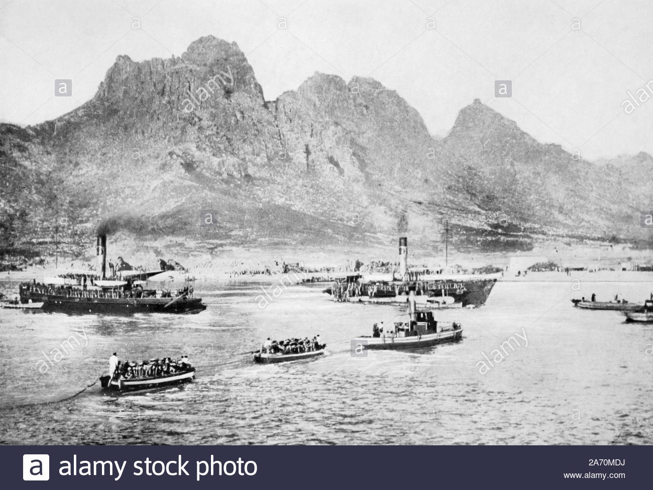 WW1 British Forces landing at Wei-hai-wei China, vintage photograph from 1914 Stock Photo