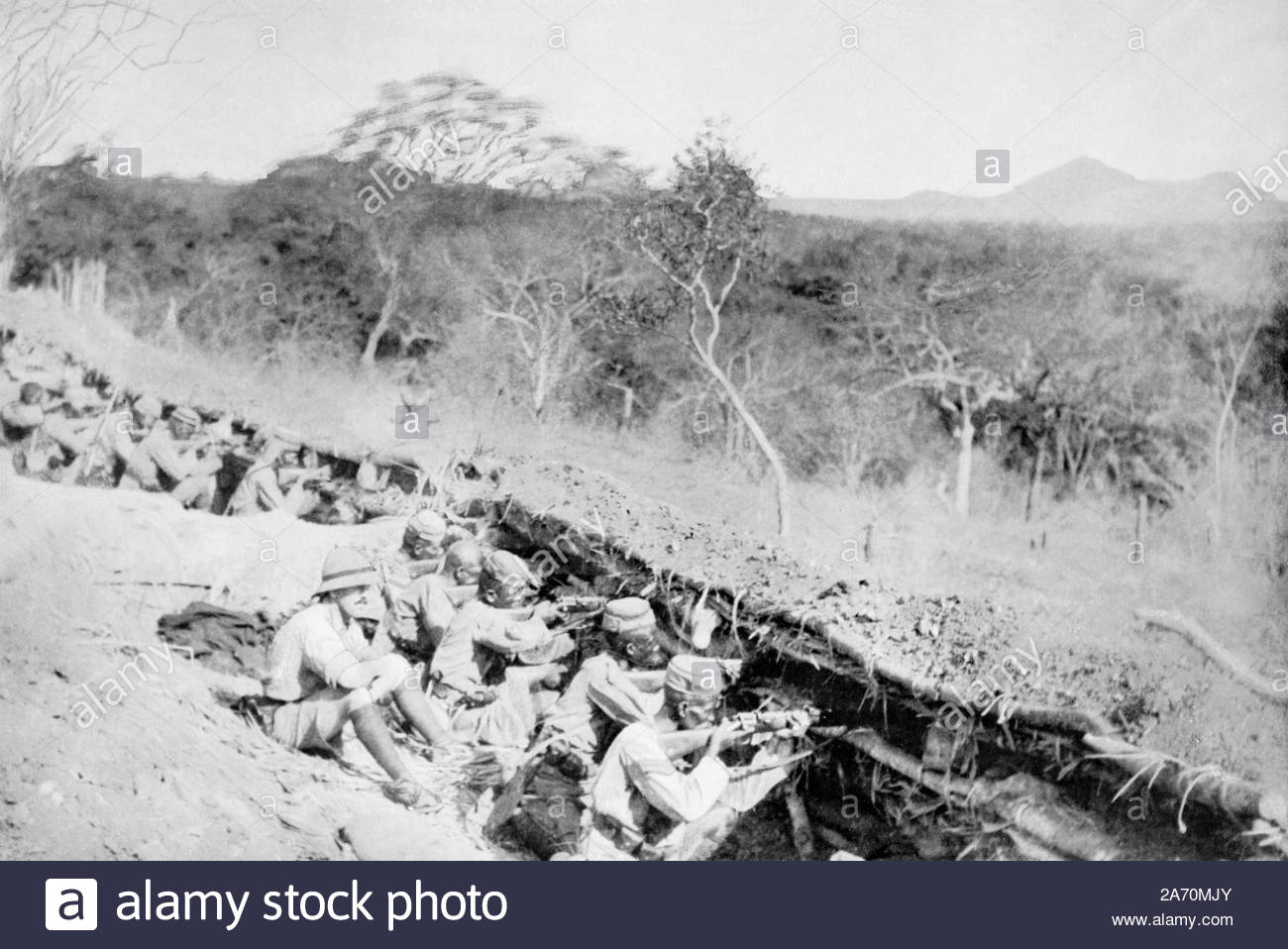 WW1 King's African Rifles in the trenches defending the Uganda railway, vintage photograph from 1914 Stock Photo