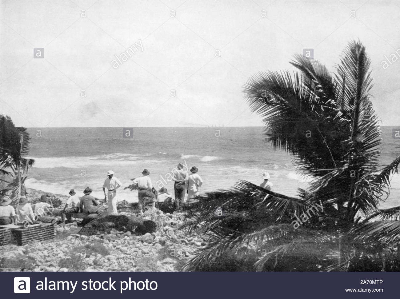 WW1 Watching the German ship SMS Emben and the Australian ship HMAS Sydney from the Cocos Keeling Islands, vintage photograph from 1914 Stock Photo