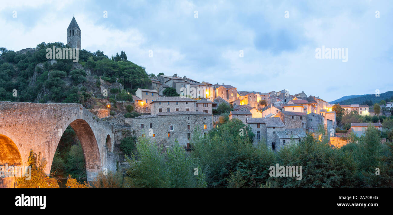 France, Languedoc-Roussilon, Olargues, panoramic view of the Pont du Diable bridge and the pretty hilltop village of Olargues in the Black Mountains. Stock Photo