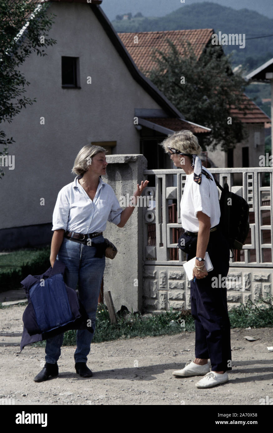 5th July 1993 During the war in Bosnia: Kate Adie of the BBC talks with Hilary Brown of ABC News outside the Press Information house near the British Army base in Bila, near Vitez. Stock Photo