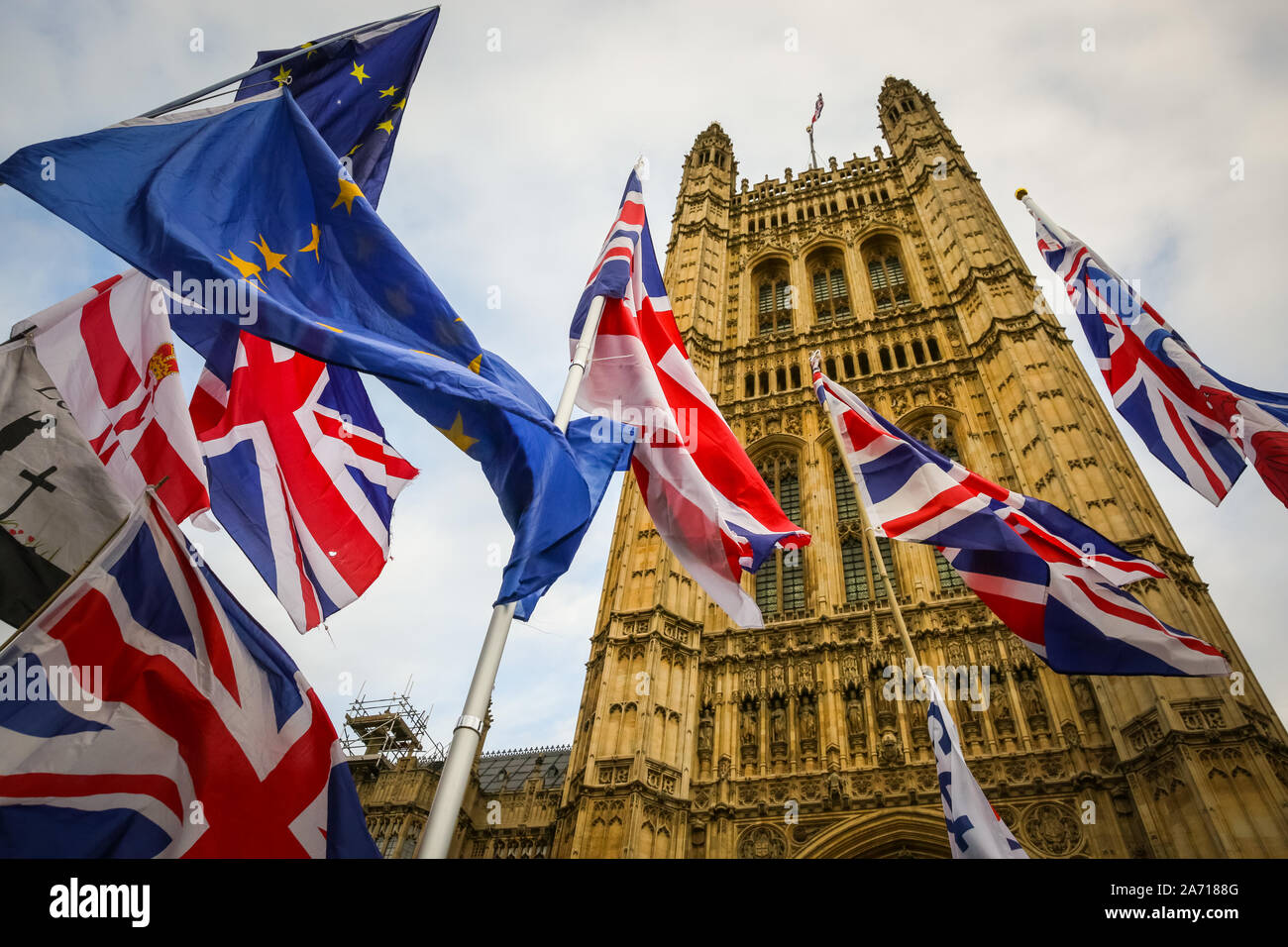 London, UK, 29th Oct 2019. Protest flags outside Parliament. Pro and Anti-Brexit protesters  have once again brought out placards, banners and flags to the Houses of Parliament, as MPs debate and vote on a possible general election inside the Palace of Westminster. Credit: Imageplotter/Alamy Live News Stock Photo