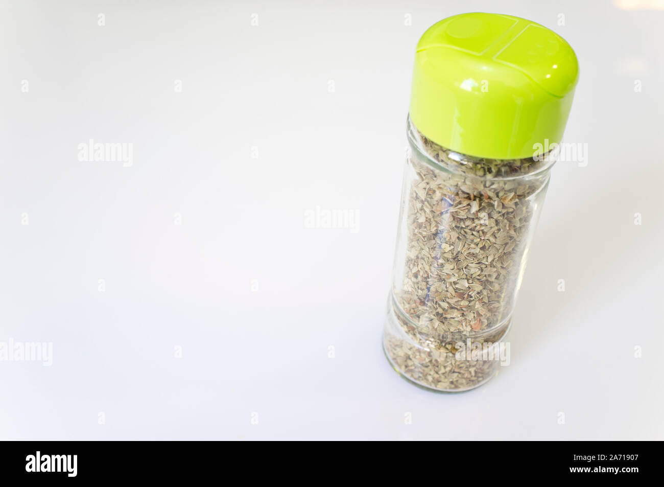 Glass bottle of dry oregano leaves. Closeup Stock Photo Alamy