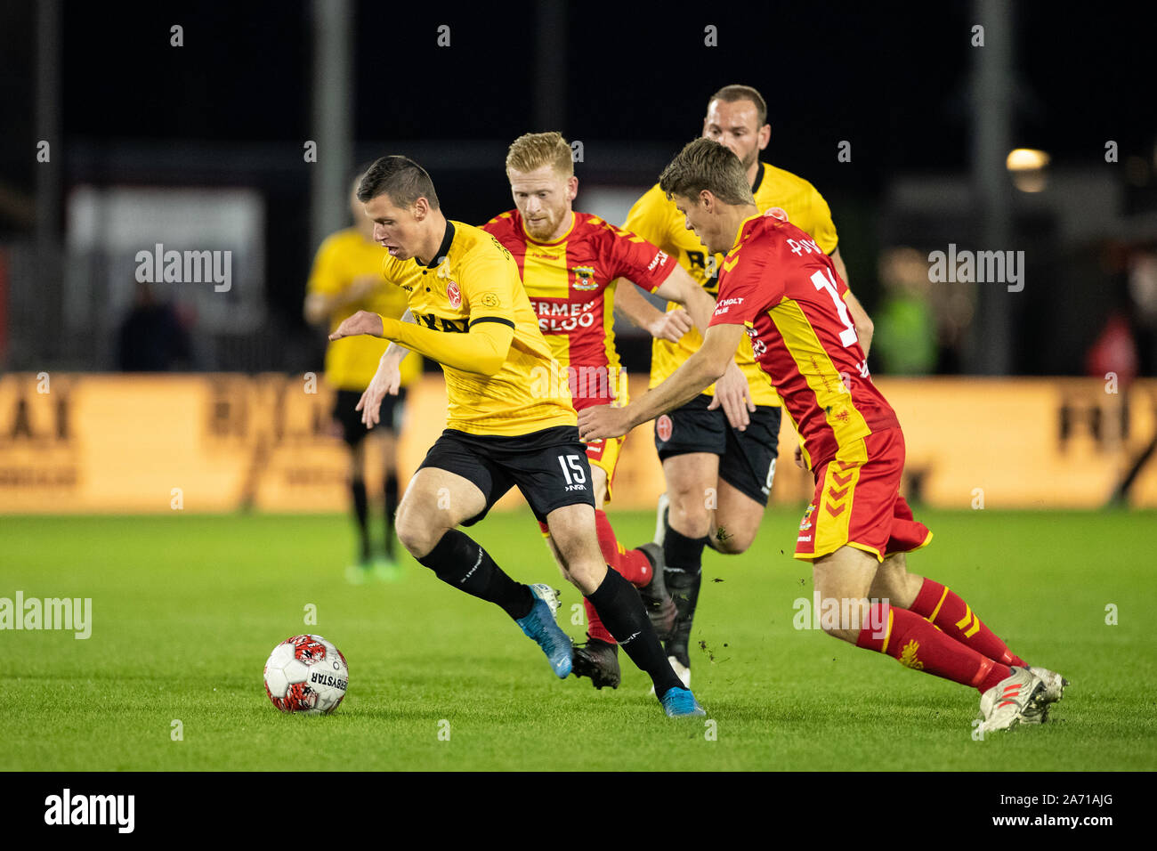 volwassen Neerduwen Grazen Sa15 hi-res stock photography and images - Alamy