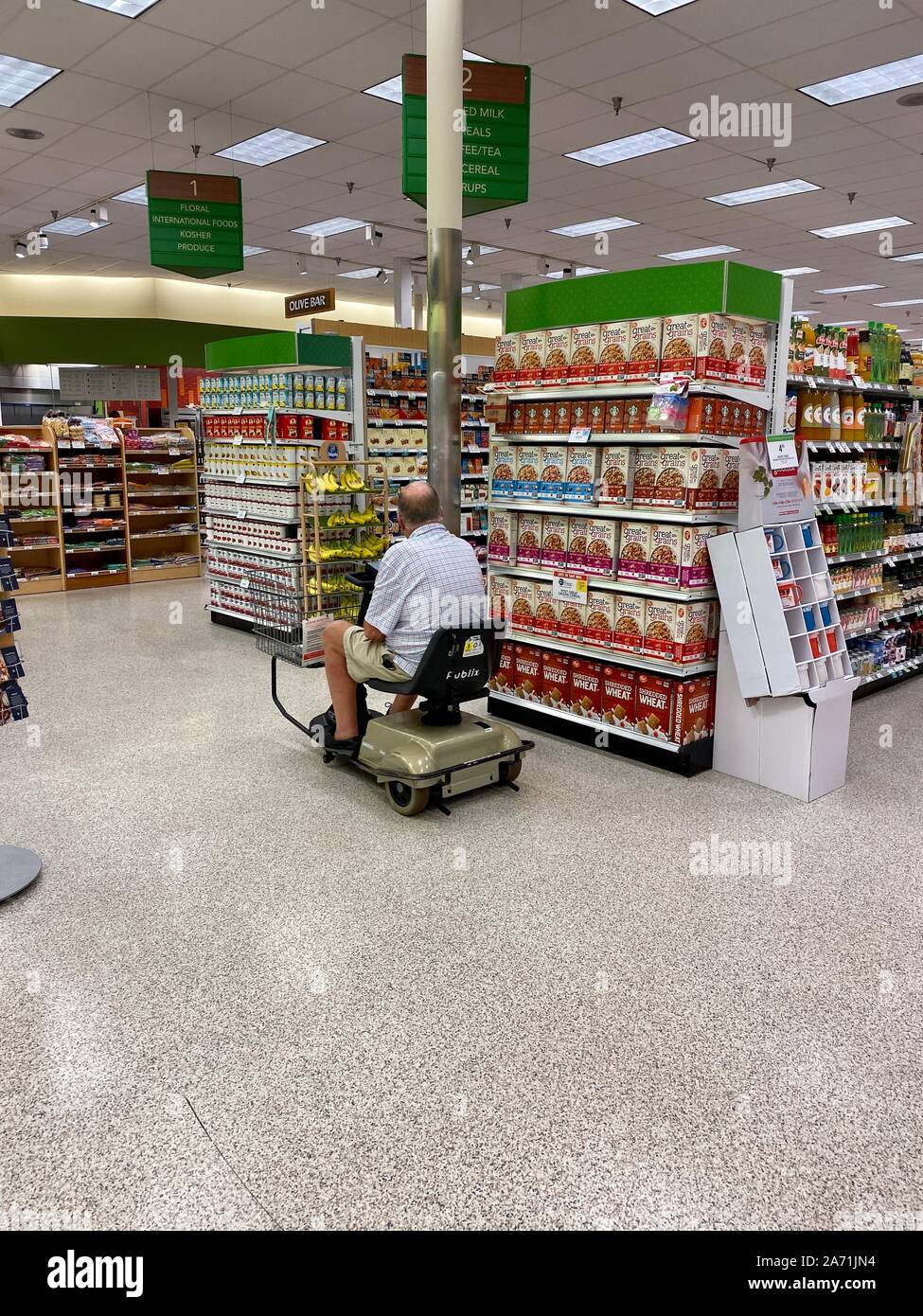 Publix grocery store supermarket man male hi-res stock photography and ...