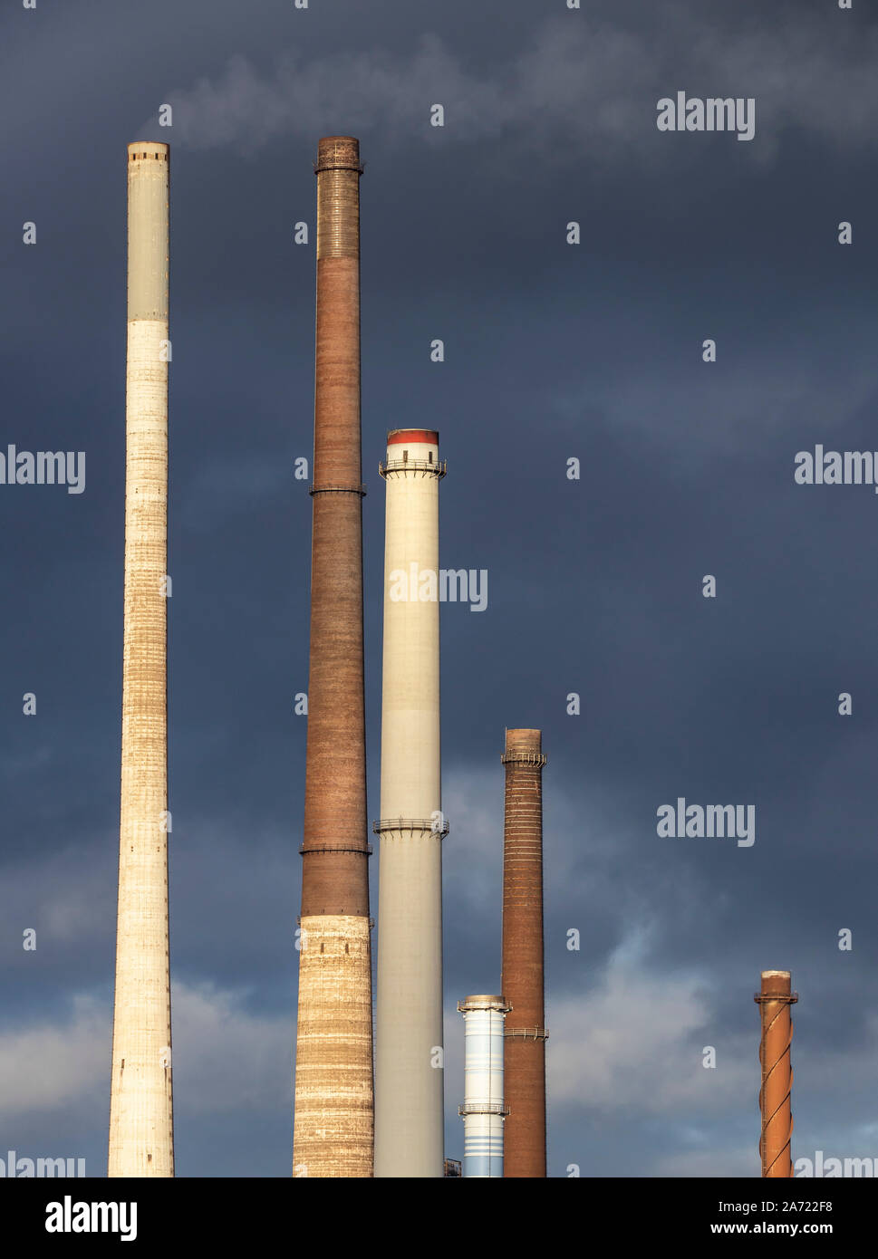 ThyssenKrupp Stahlwerk in Duisburg-Marxloh, Schwelgern coking plant, chimney of the sintering plant, in a row, Germany Stock Photo