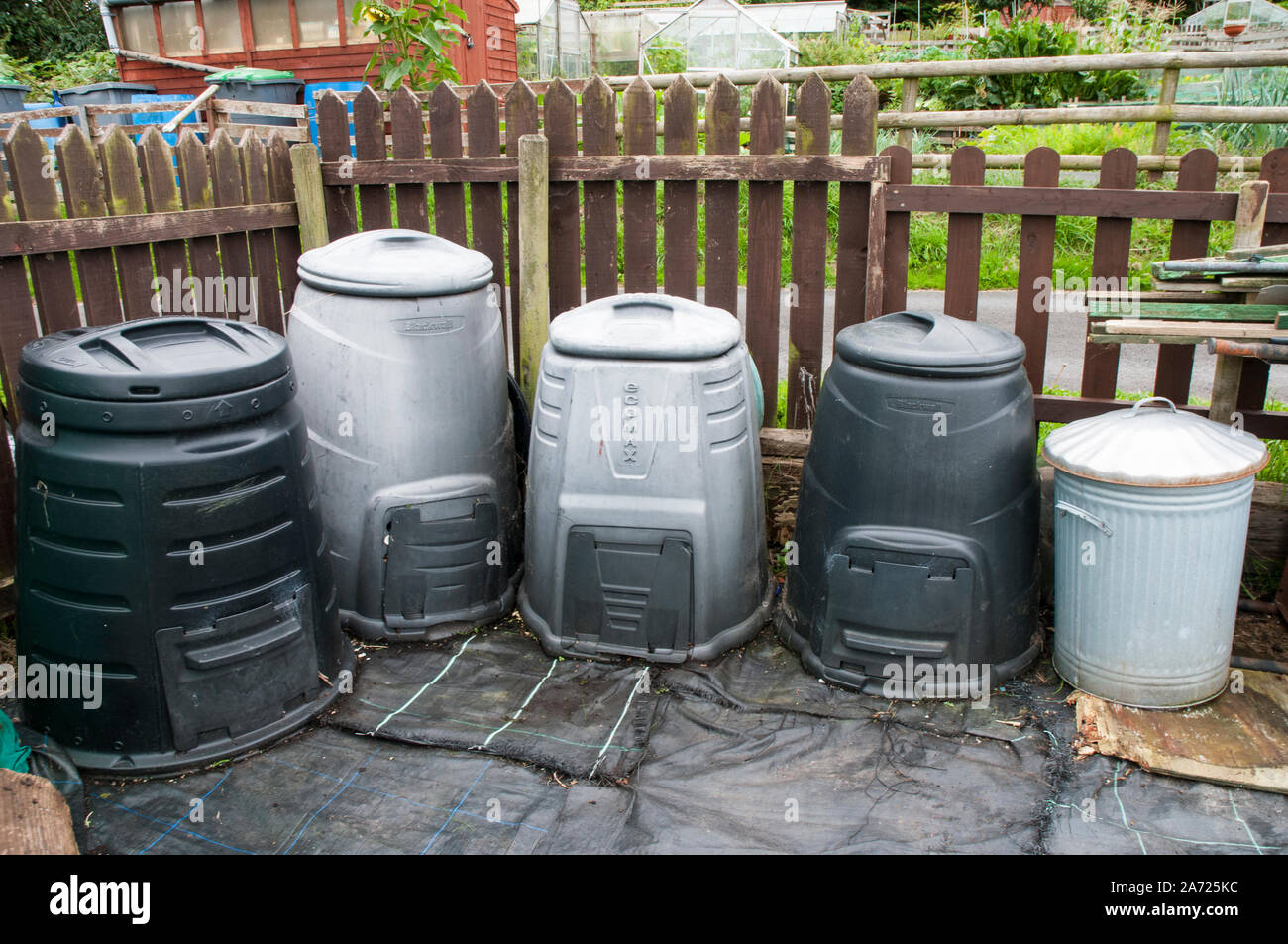 Compost bins hires stock photography and images Alamy