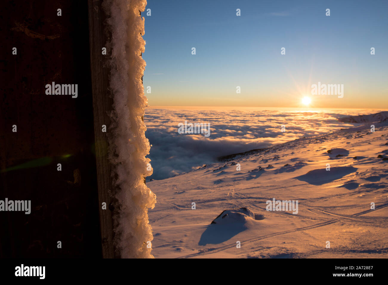 Frost and cloud inversion hi-res stock photography and images - Alamy