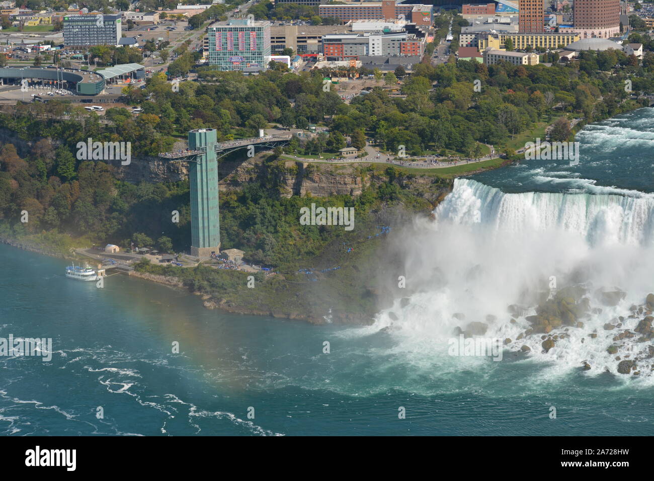 Niagara Falls on the boarder between the United States of America and ...